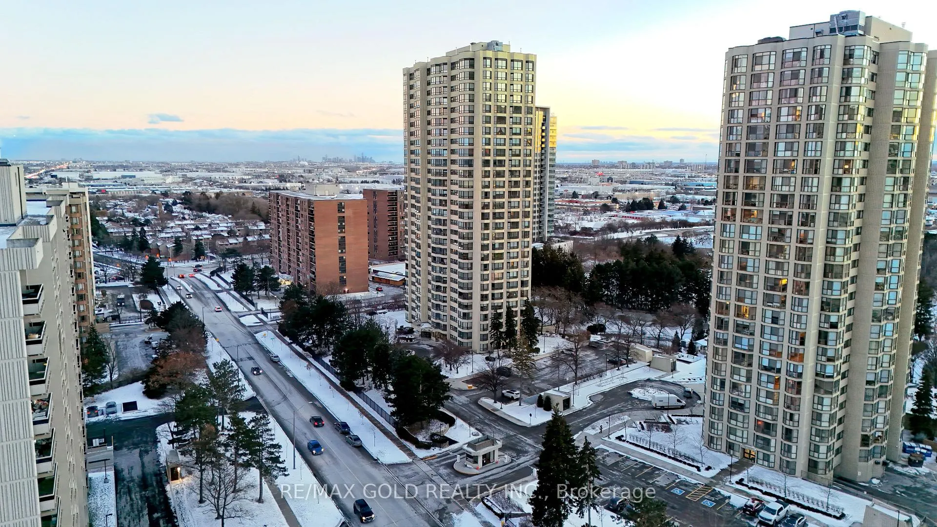 Photo 4 of Unit 1602, 8 Lisa Street, Brampton, Queen Street Corridor — HOMEH