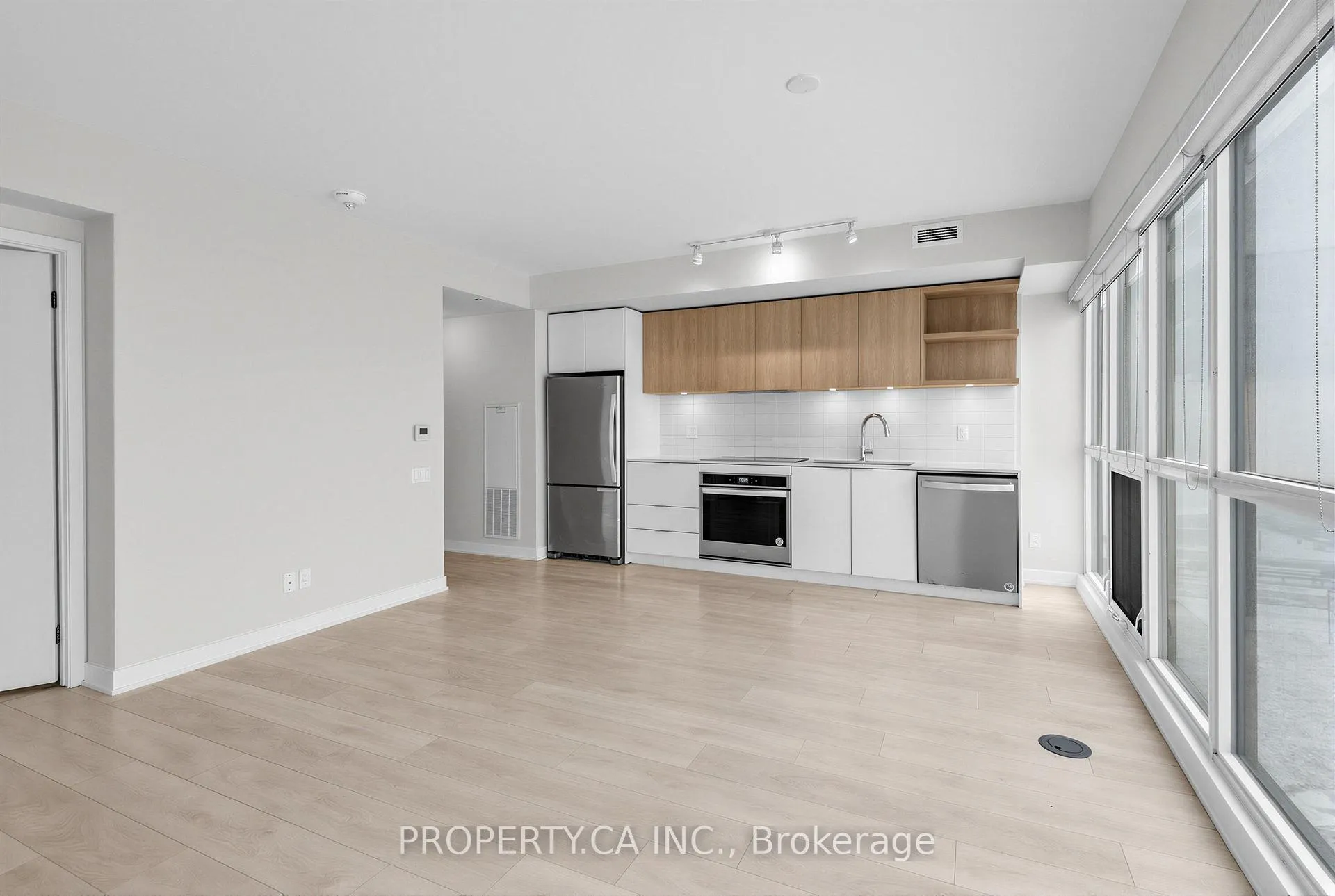 Photo 4 of Unit 1004, 6 Sonic Way, Toronto, Flemingdon Park — HOMEH