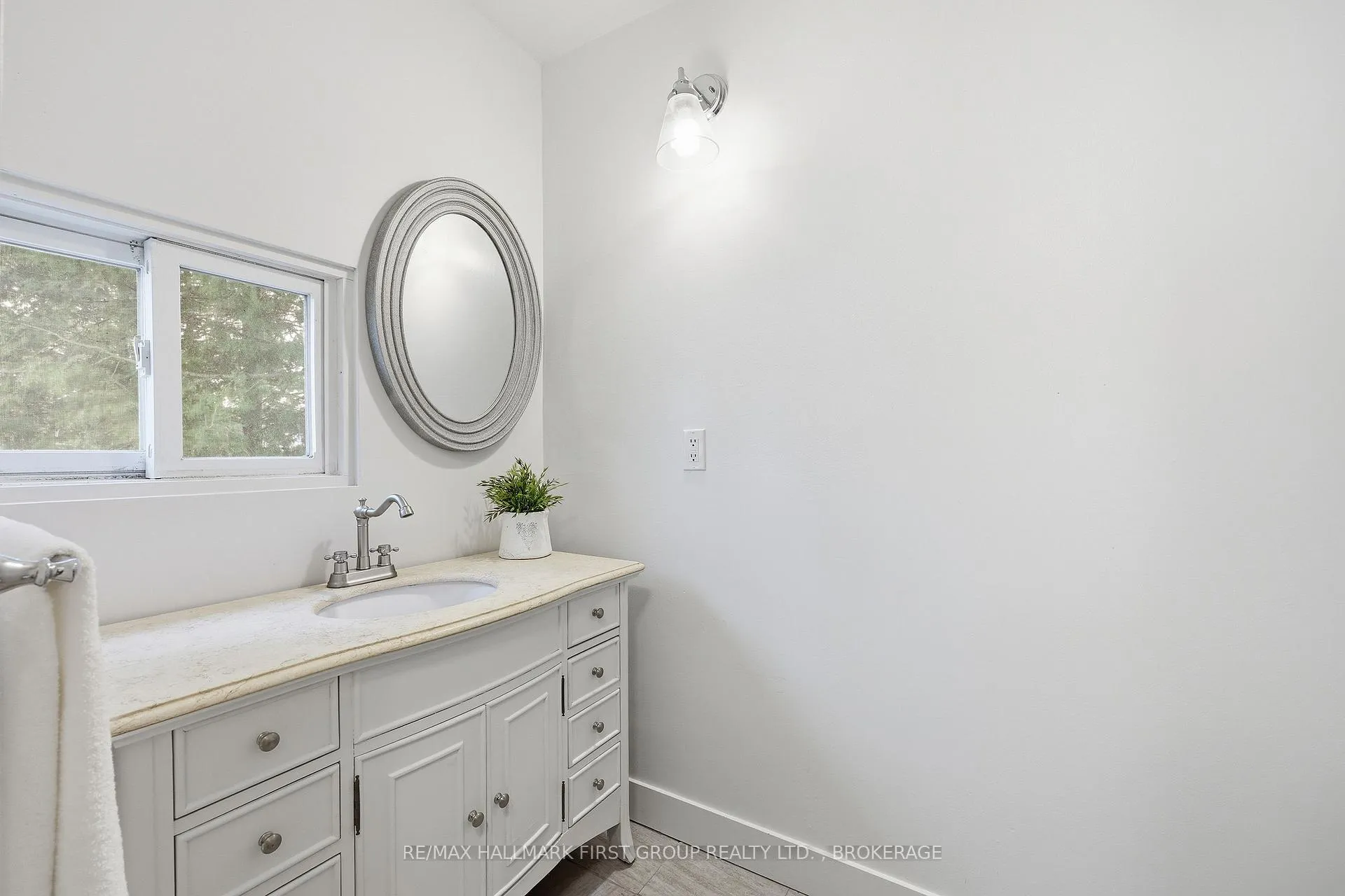 Photo 9 of 125 Birch Street, Gananoque — HOMEH