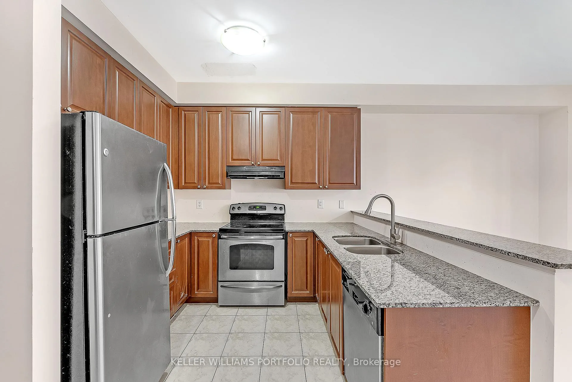 Photo 12 of 7 Cailiff Street, Brampton, Bram West — HOMEH
