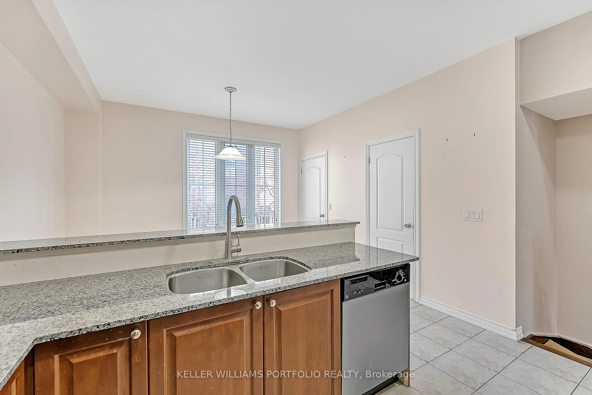 Photo 13 of 7 Cailiff Street, Brampton, Bram West — HOMEH