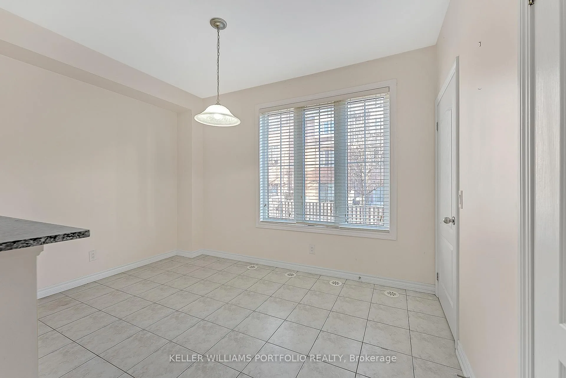 Photo 17 of 7 Cailiff Street, Brampton, Bram West — HOMEH
