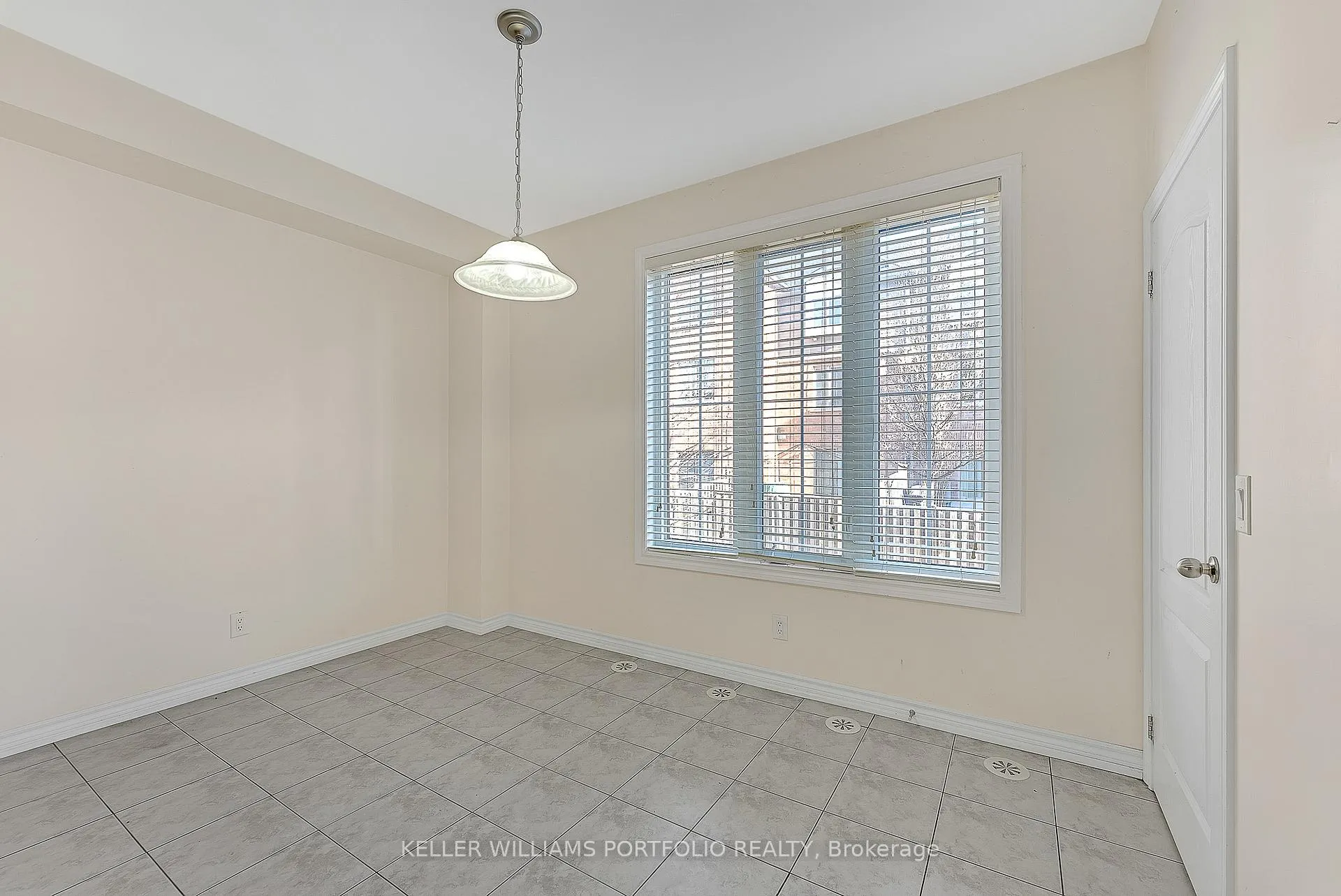 Photo 18 of 7 Cailiff Street, Brampton, Bram West — HOMEH