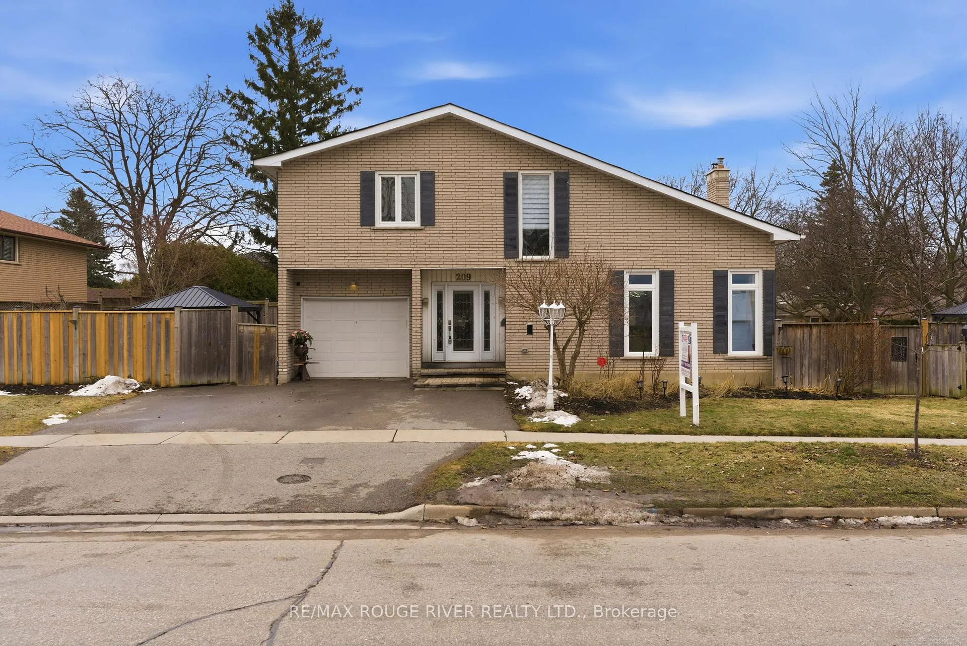 Front of 209 Darcy Street