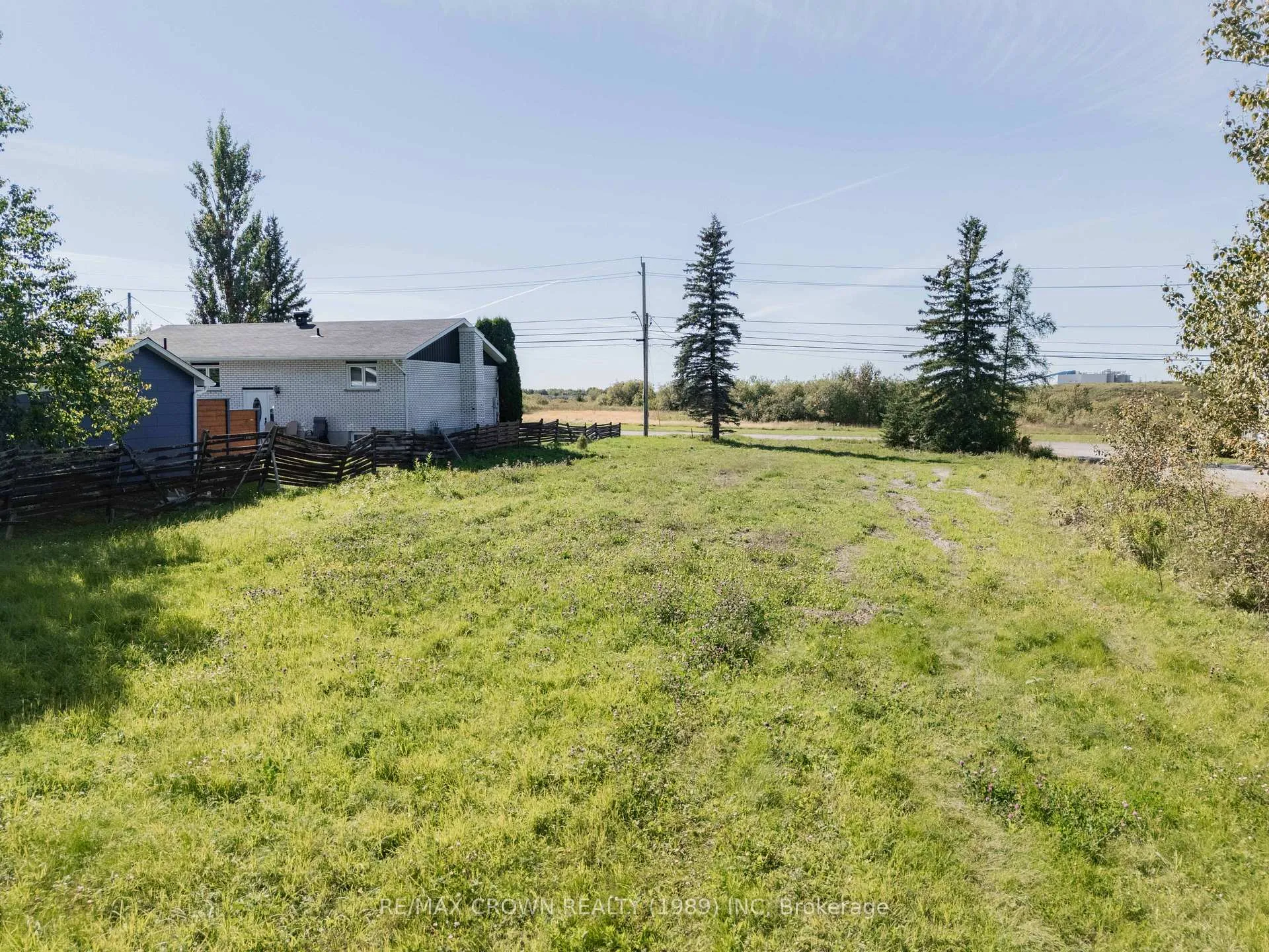 Photo 3 of 52 Brunelle Road S, Kapuskasing — HOMEH