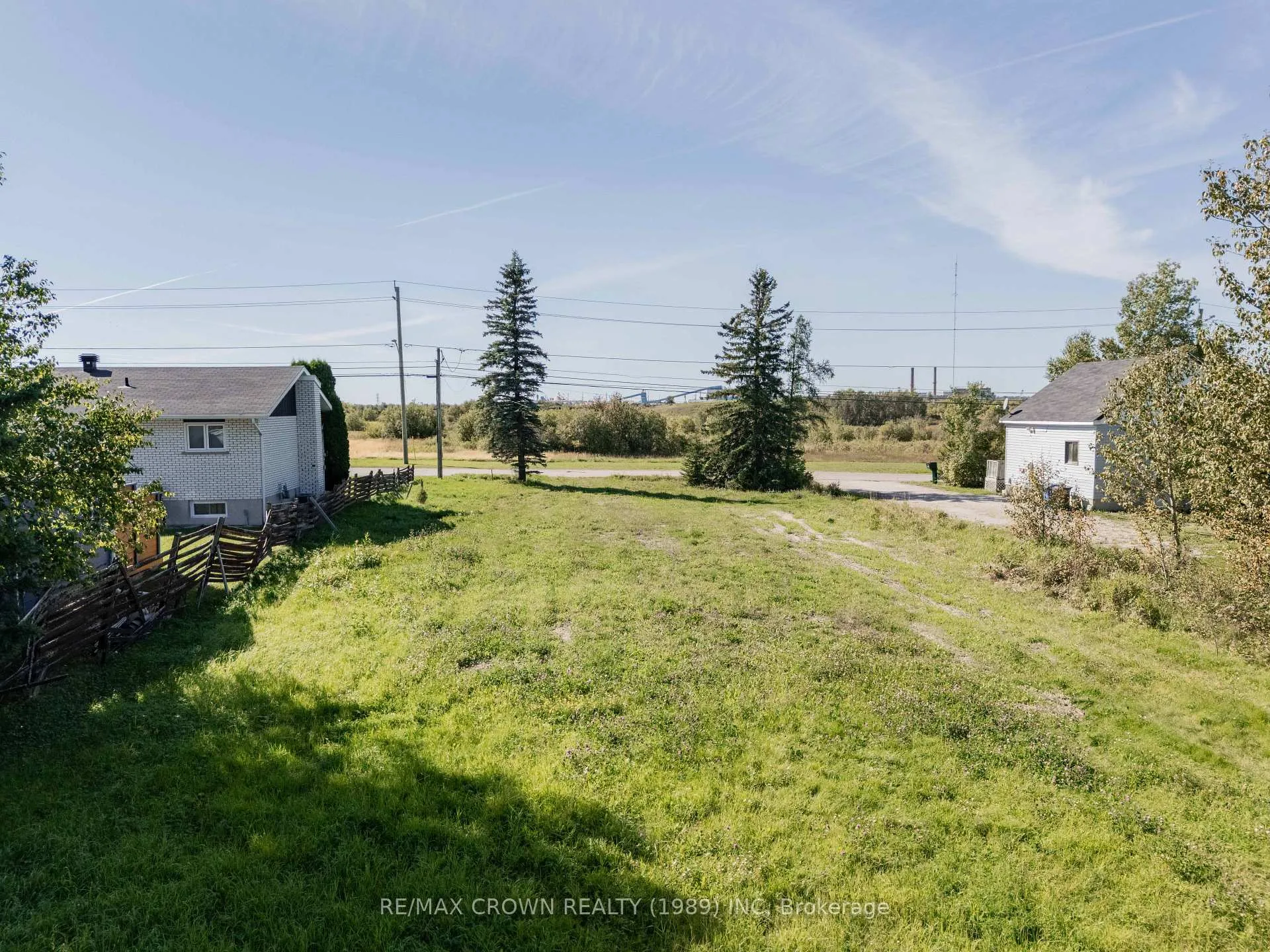 Photo 4 of 52 Brunelle Road S, Kapuskasing — HOMEH