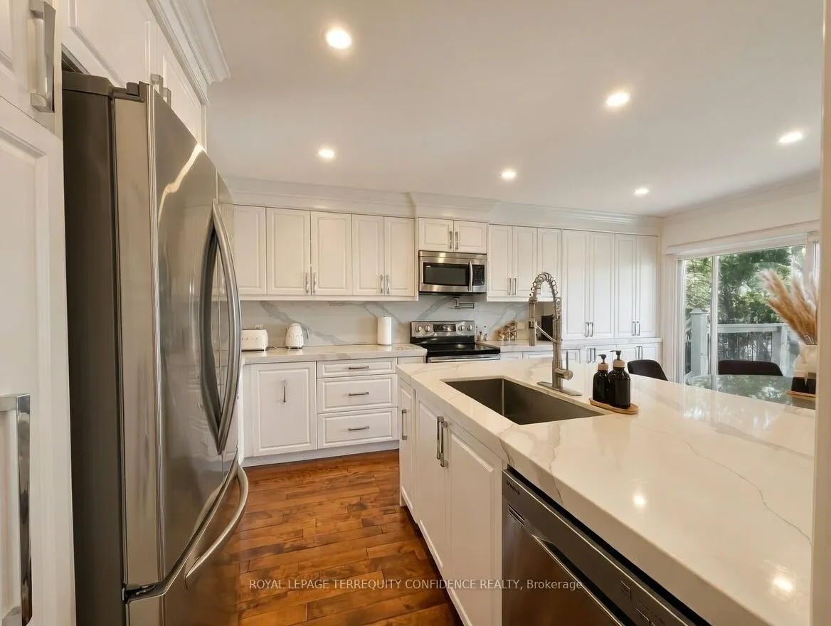 Photo 5 of 8 Colleen Street, Vaughan, Crestwood-Springfarm-Yorkhill — HOMEH