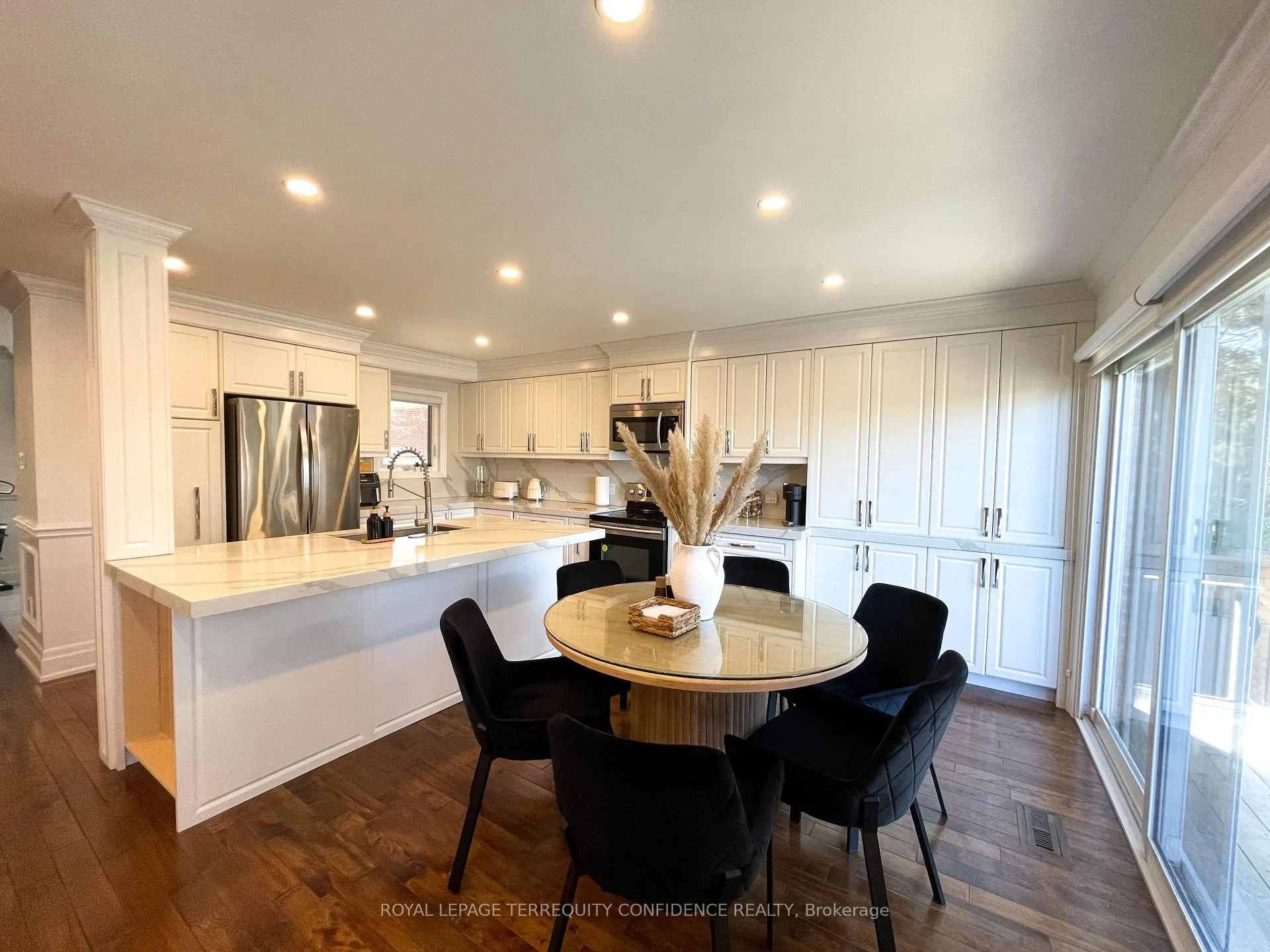 Photo 6 of 8 Colleen Street, Vaughan, Crestwood-Springfarm-Yorkhill — HOMEH