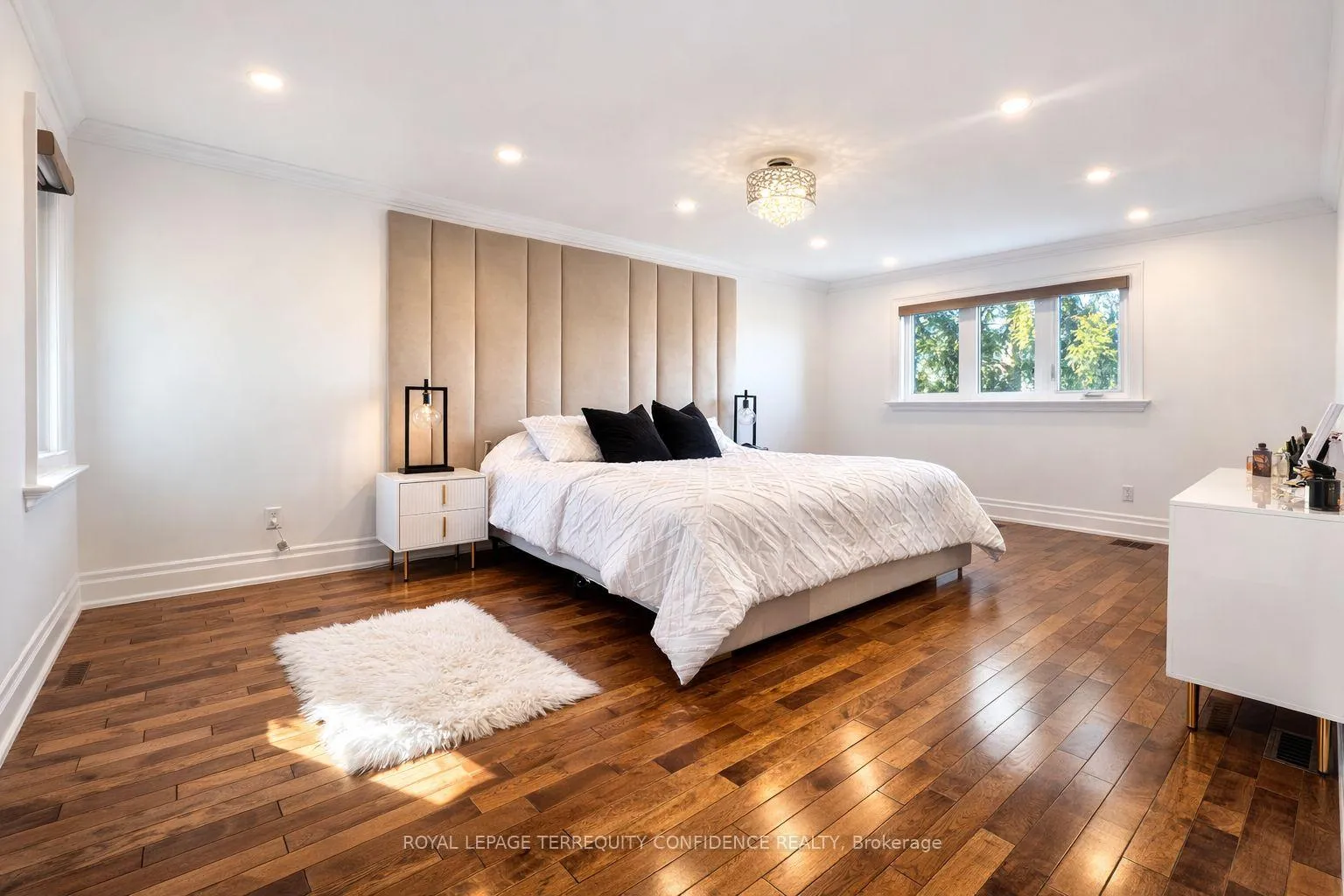 Photo 9 of 8 Colleen Street, Vaughan, Crestwood-Springfarm-Yorkhill — HOMEH