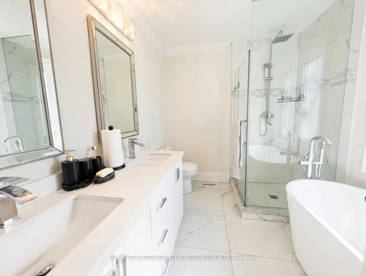 Photo 10 of 8 Colleen Street, Vaughan, Crestwood-Springfarm-Yorkhill — HOMEH