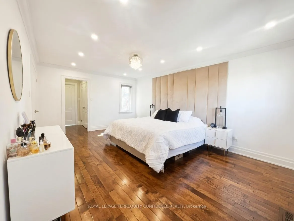 Photo 13 of 8 Colleen Street, Vaughan, Crestwood-Springfarm-Yorkhill — HOMEH