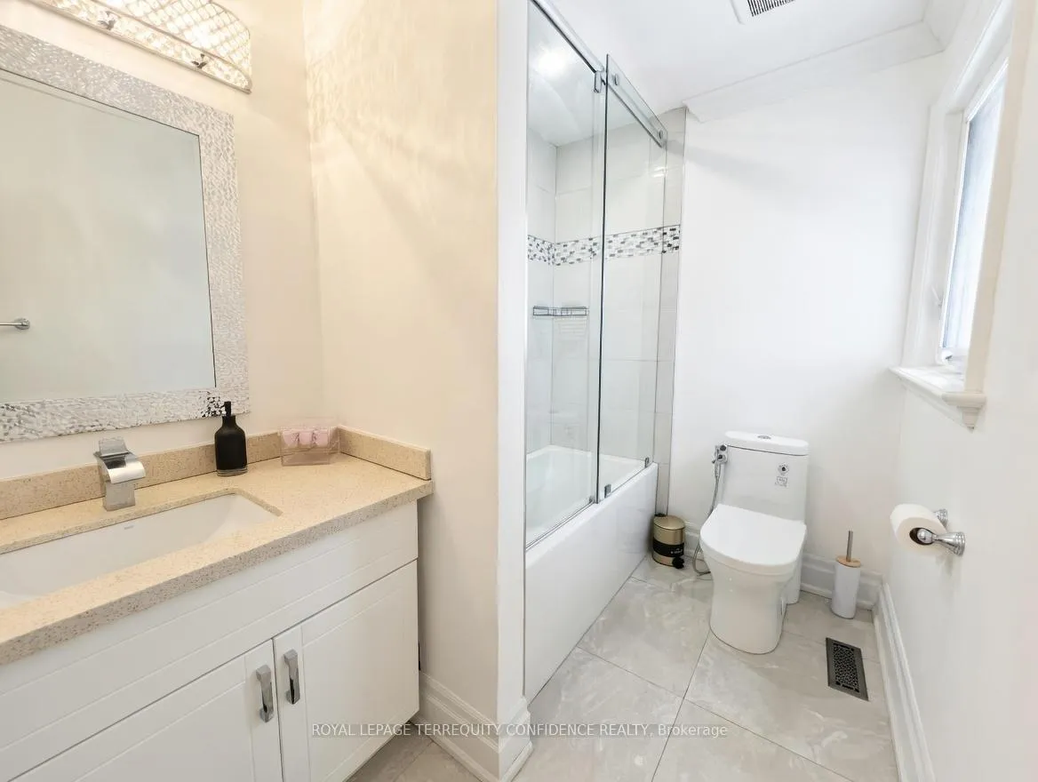 Photo 14 of 8 Colleen Street, Vaughan, Crestwood-Springfarm-Yorkhill — HOMEH