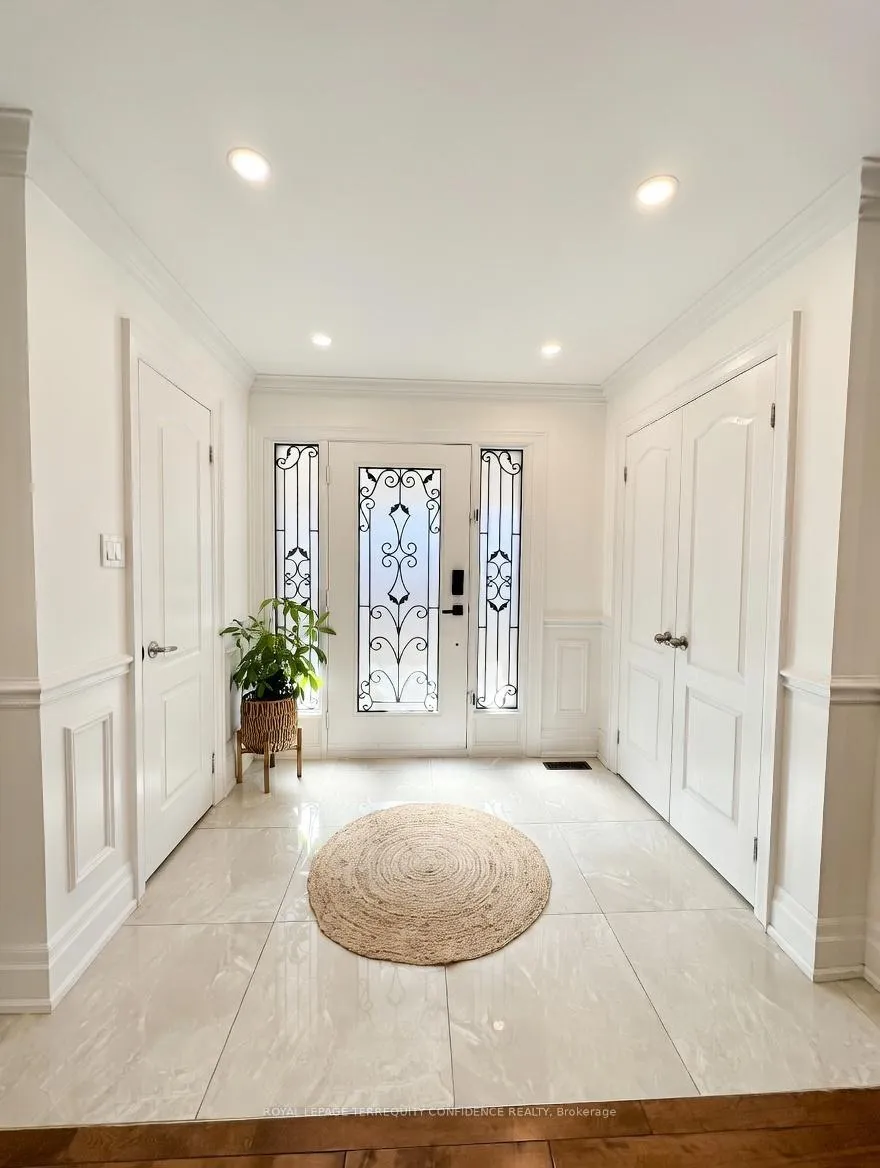 Photo 16 of 8 Colleen Street, Vaughan, Crestwood-Springfarm-Yorkhill — HOMEH