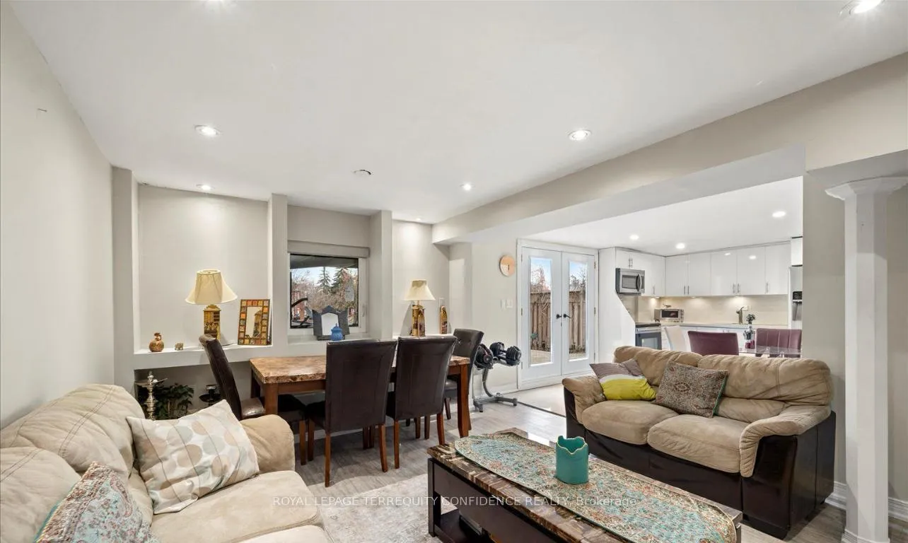 Photo 18 of 8 Colleen Street, Vaughan, Crestwood-Springfarm-Yorkhill — HOMEH
