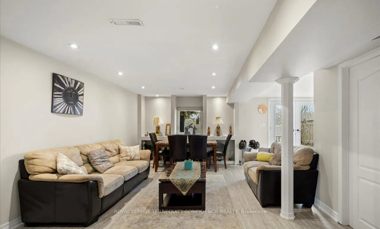 Photo 20 of 8 Colleen Street, Vaughan, Crestwood-Springfarm-Yorkhill — HOMEH
