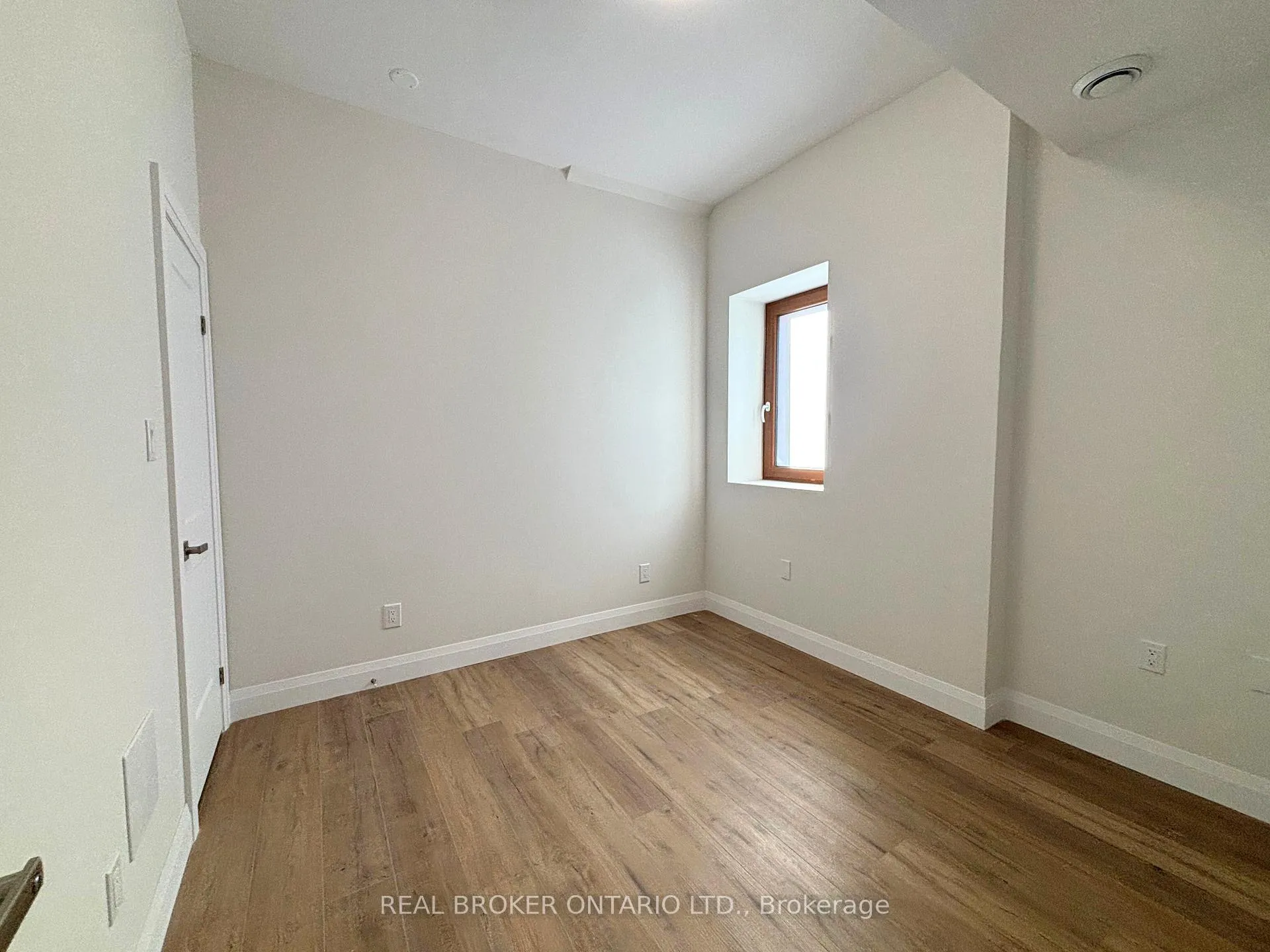 Photo 4 of Unit 5, 6 Caithness Street E, Haldimand — HOMEH