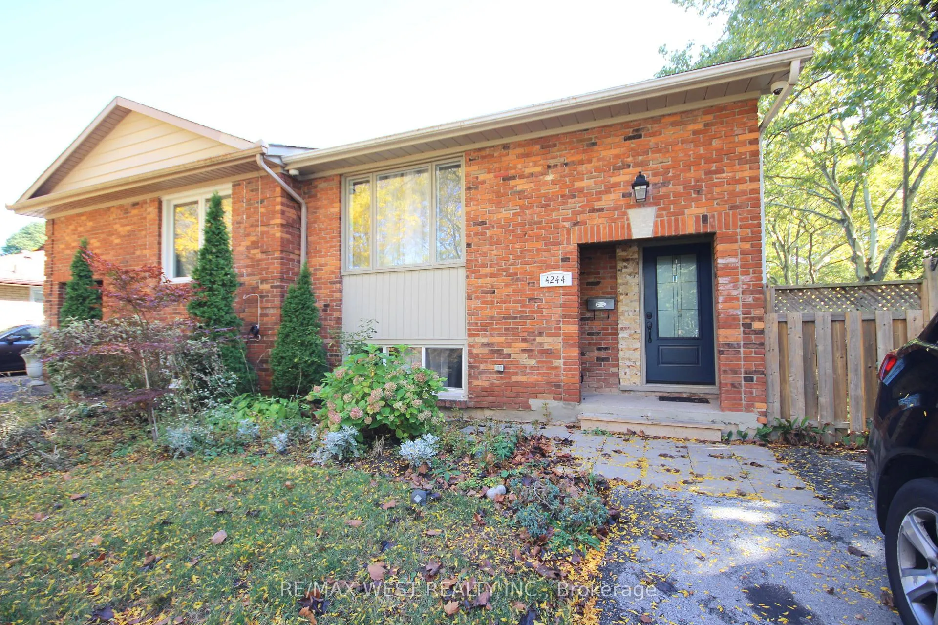 Photo 2 of 4244 York Drive, Niagara Falls, Morrison — HOMEH