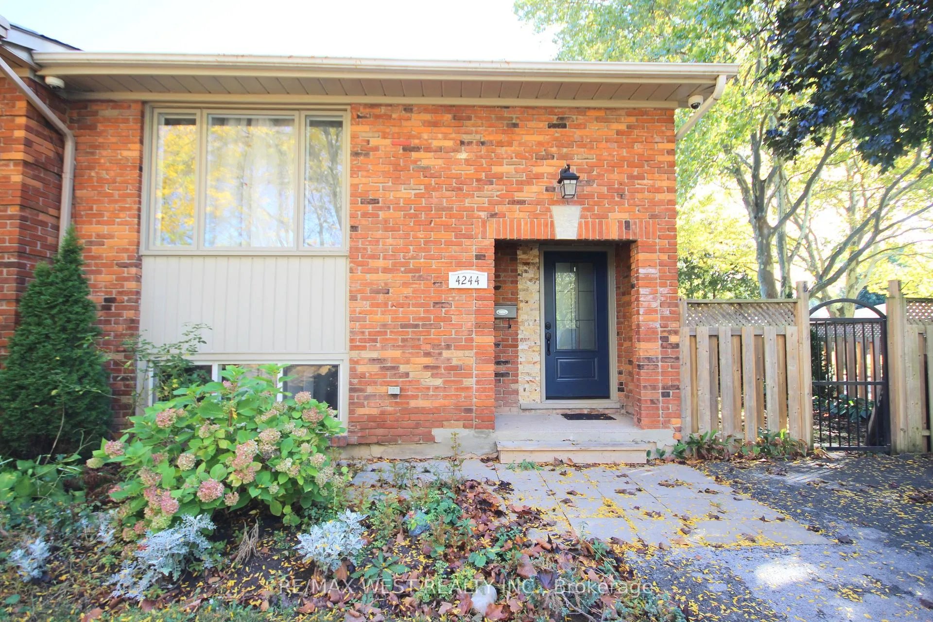 Photo 3 of 4244 York Drive, Niagara Falls, Morrison — HOMEH