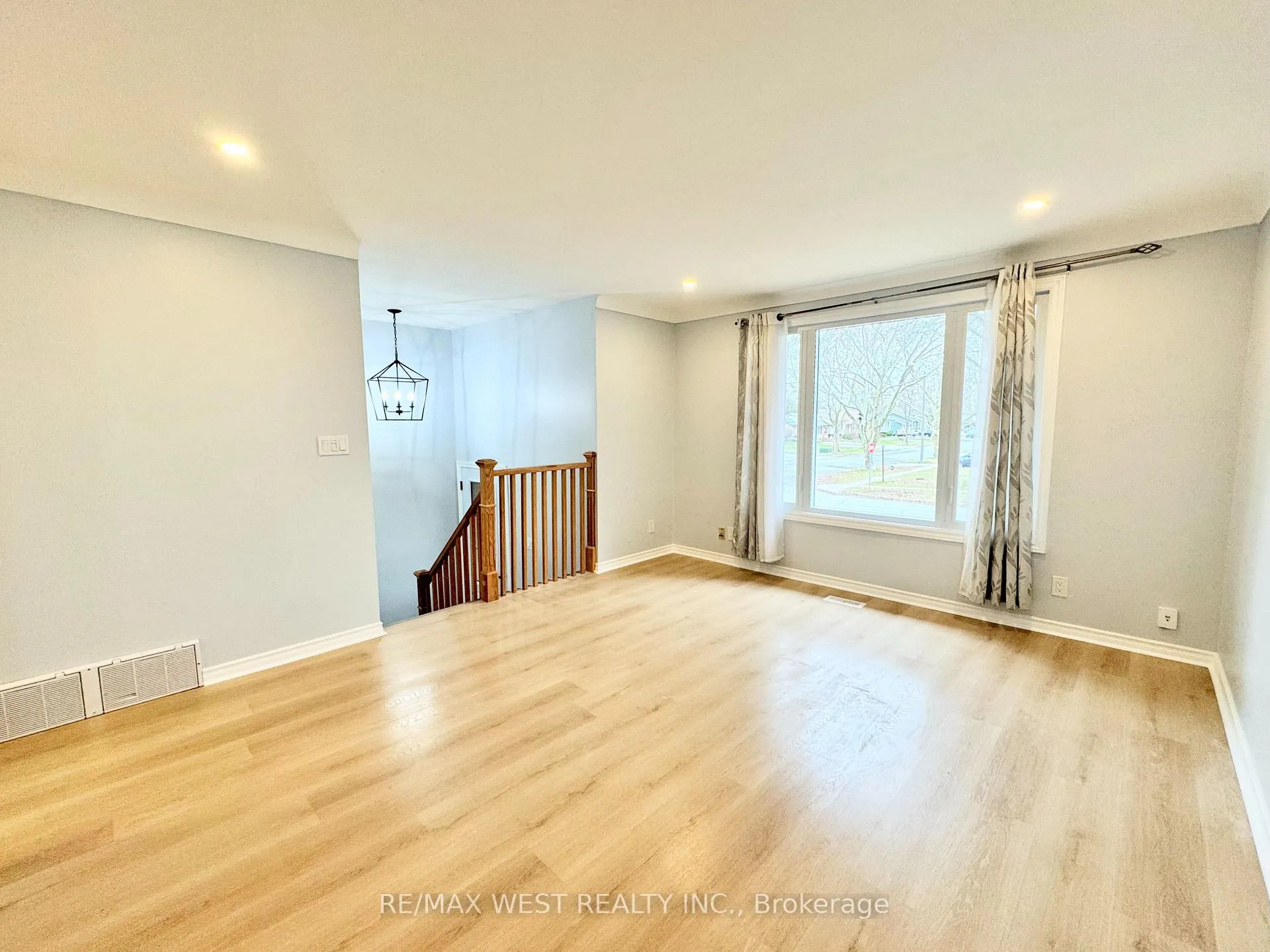 Photo 5 of 4244 York Drive, Niagara Falls, Morrison — HOMEH