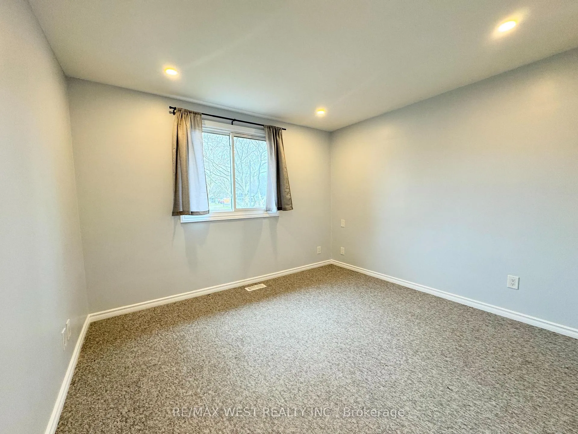 Photo 13 of 4244 York Drive, Niagara Falls, Morrison — HOMEH