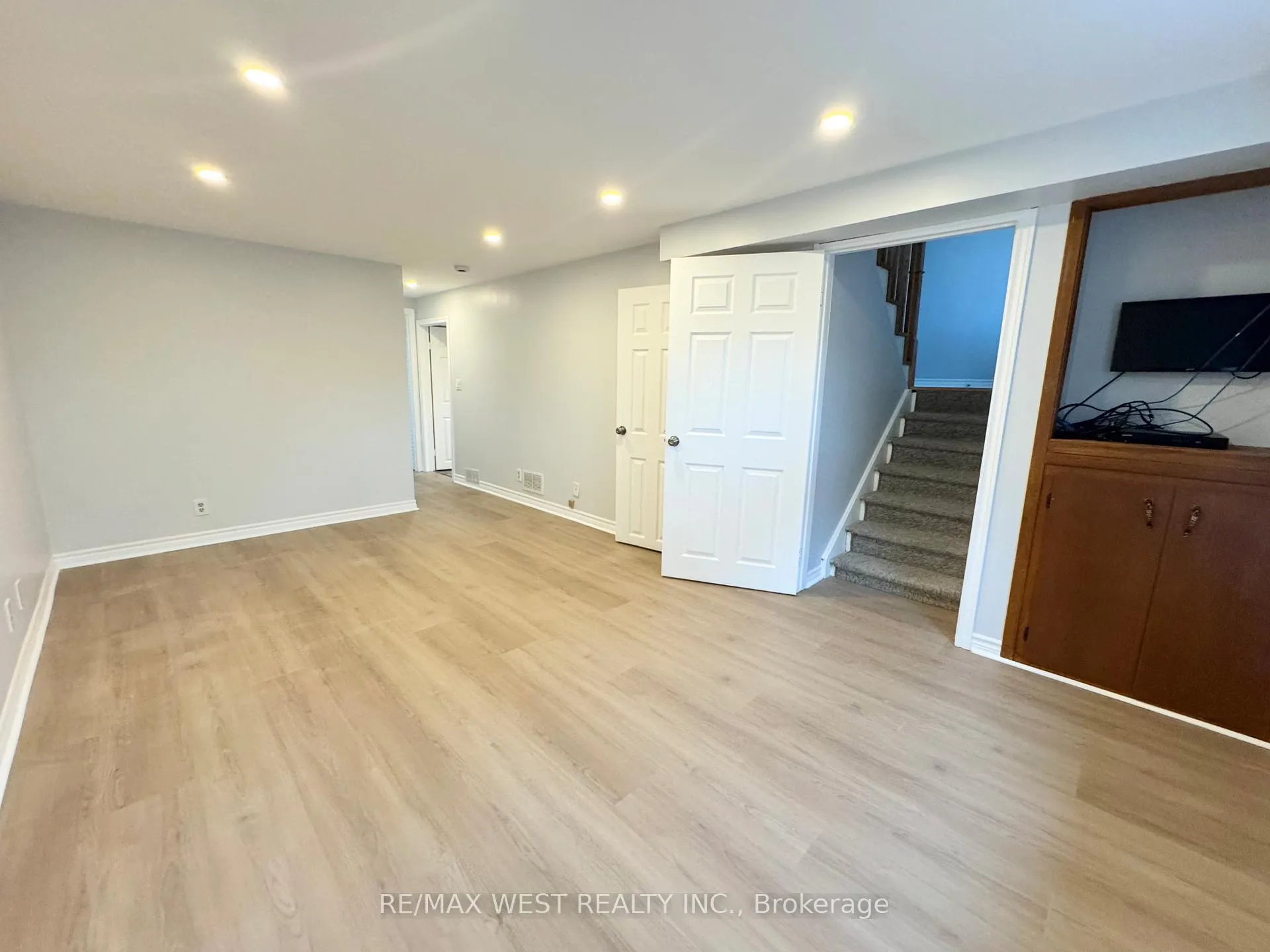 Photo 17 of 4244 York Drive, Niagara Falls, Morrison — HOMEH