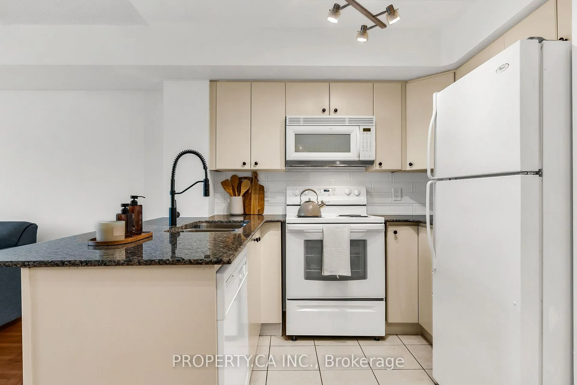 Photo 3 of Unit 711, 18 Valley Woods Road, North York, Parkwoods-Donalda — HOMEH