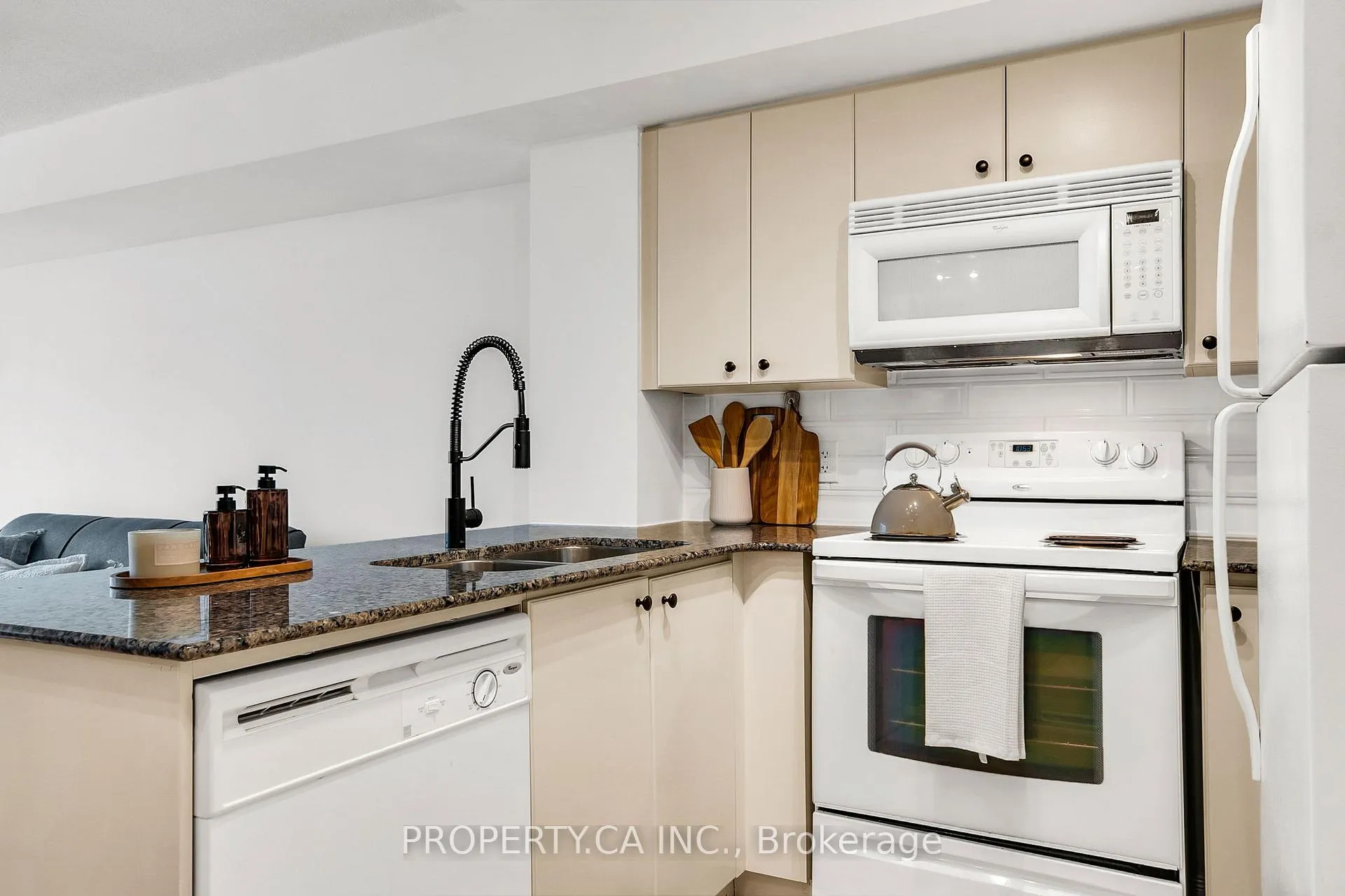 Photo 4 of Unit 711, 18 Valley Woods Road, North York, Parkwoods-Donalda — HOMEH