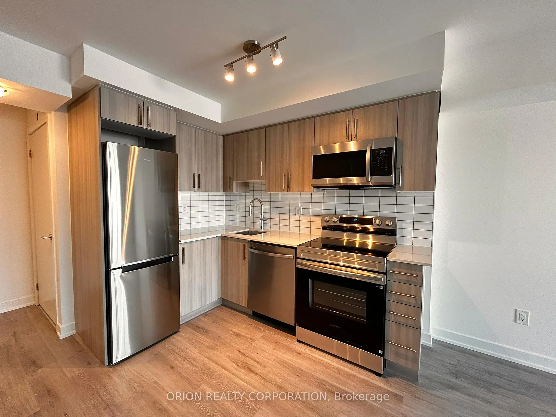 Photo 1 of Unit 701, 1010 Sandy Beach Road, Pickering, Bay Ridges — HOMEH