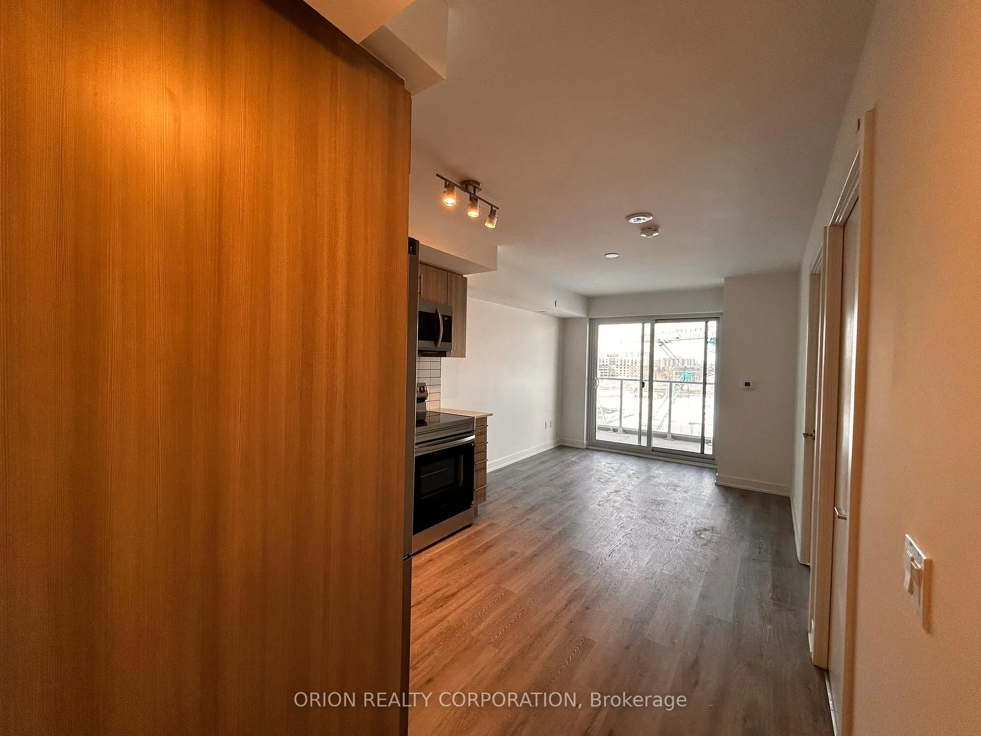 Photo 3 of Unit 701, 1010 Sandy Beach Road, Pickering, Bay Ridges — HOMEH
