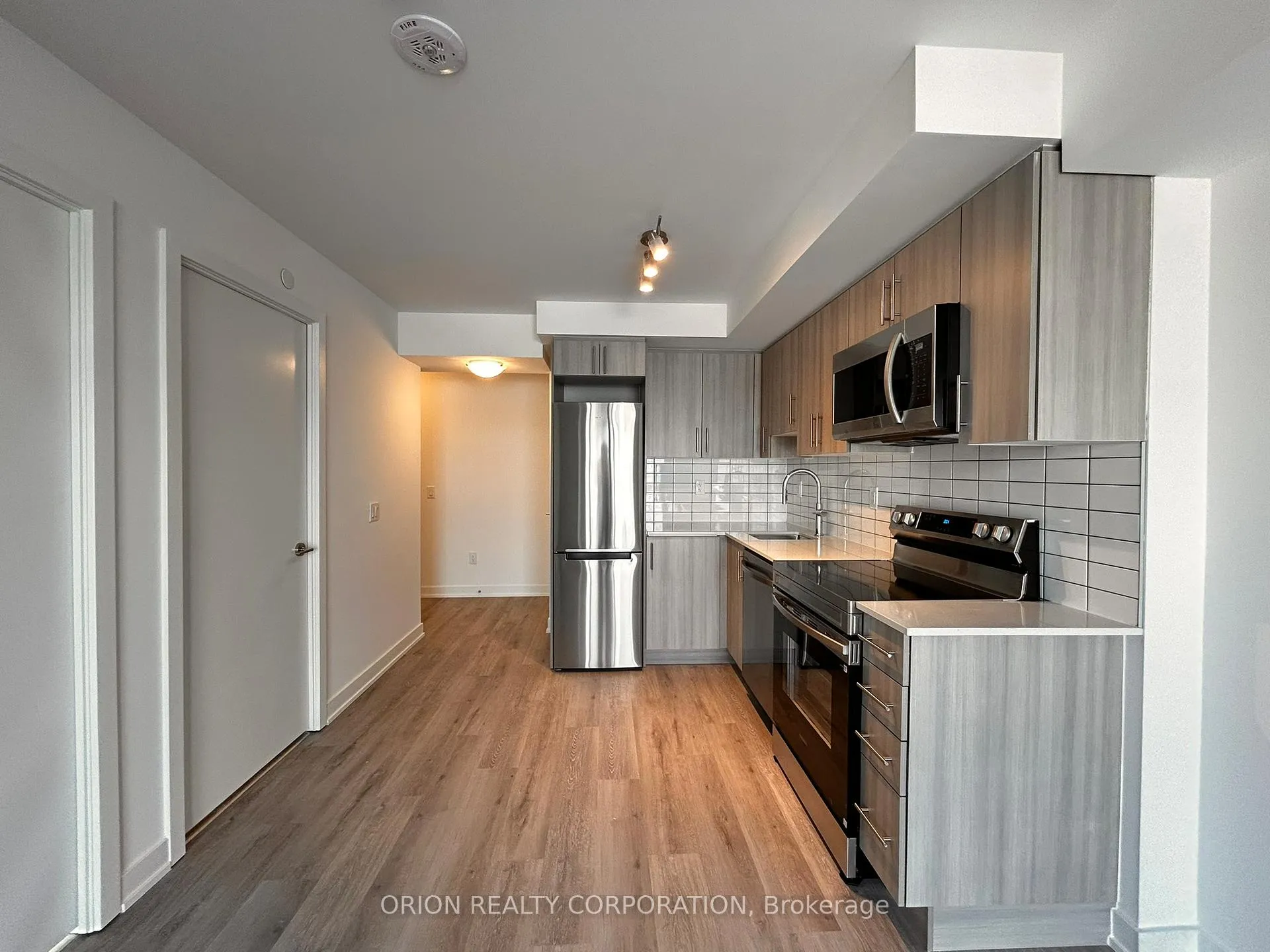 Photo 5 of Unit 701, 1010 Sandy Beach Road, Pickering, Bay Ridges — HOMEH
