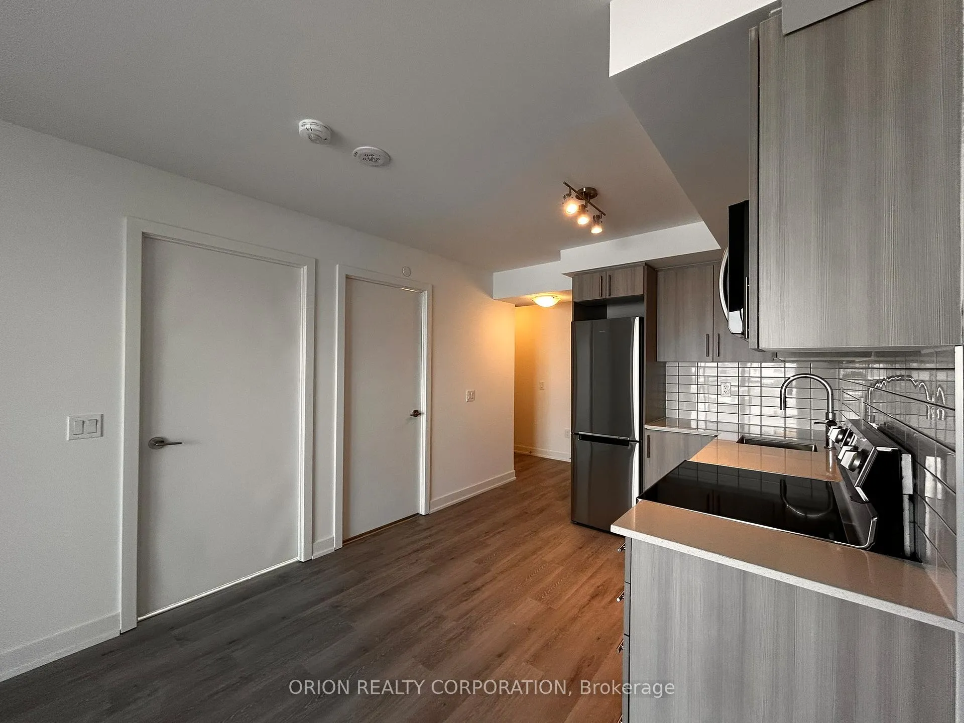Photo 6 of Unit 701, 1010 Sandy Beach Road, Pickering, Bay Ridges — HOMEH