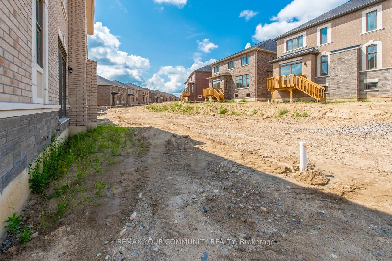 Photo 7 of 117 James Walker Avenue, Caledon, Caledon East — HOMEH