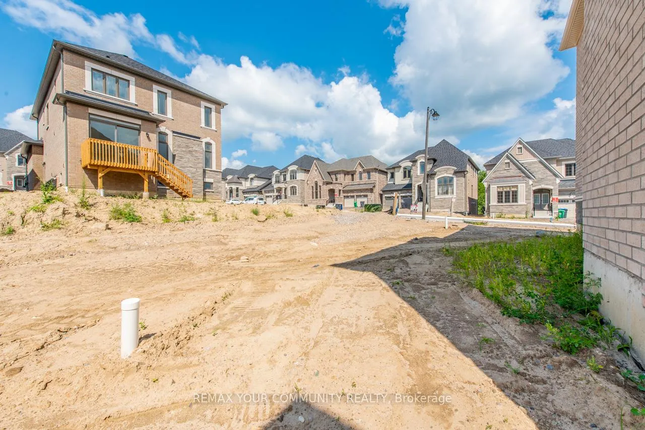 Photo 9 of 117 James Walker Avenue, Caledon, Caledon East — HOMEH