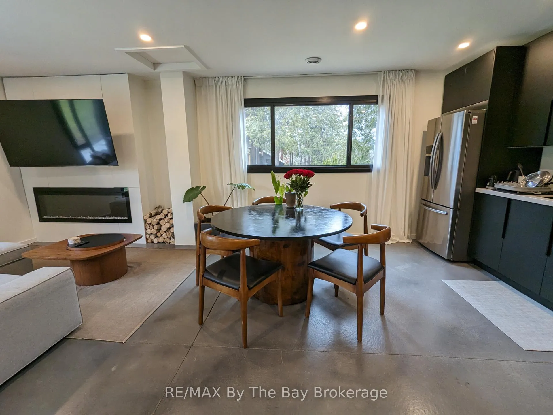 Photo 5 of 117 Glenlake Boulevard, Collingwood — HOMEH