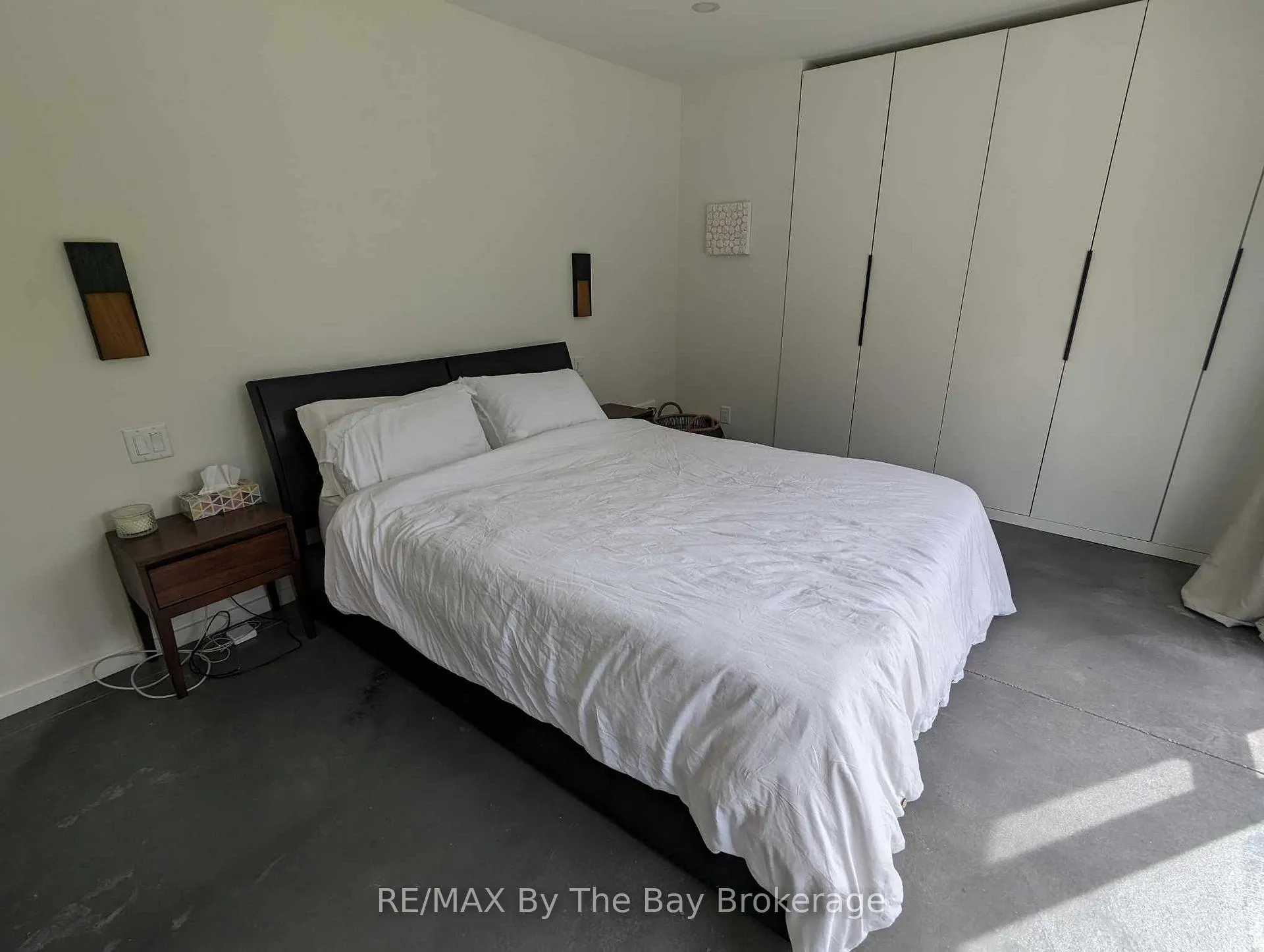 Photo 10 of 117 Glenlake Boulevard, Collingwood — HOMEH
