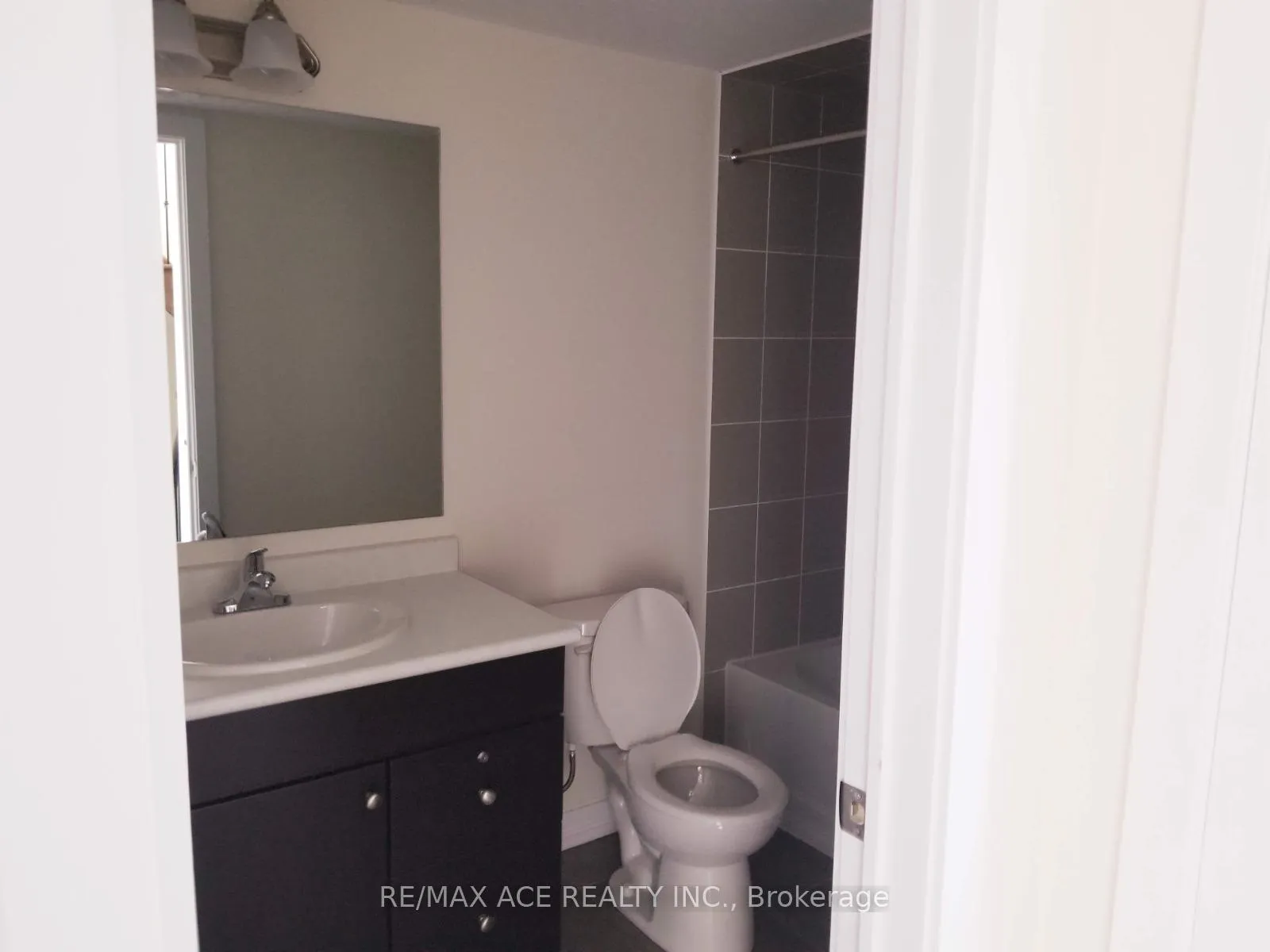 Photo 3 of Unit 611, 50 Dunsheath Way, Markham, Cornell — HOMEH