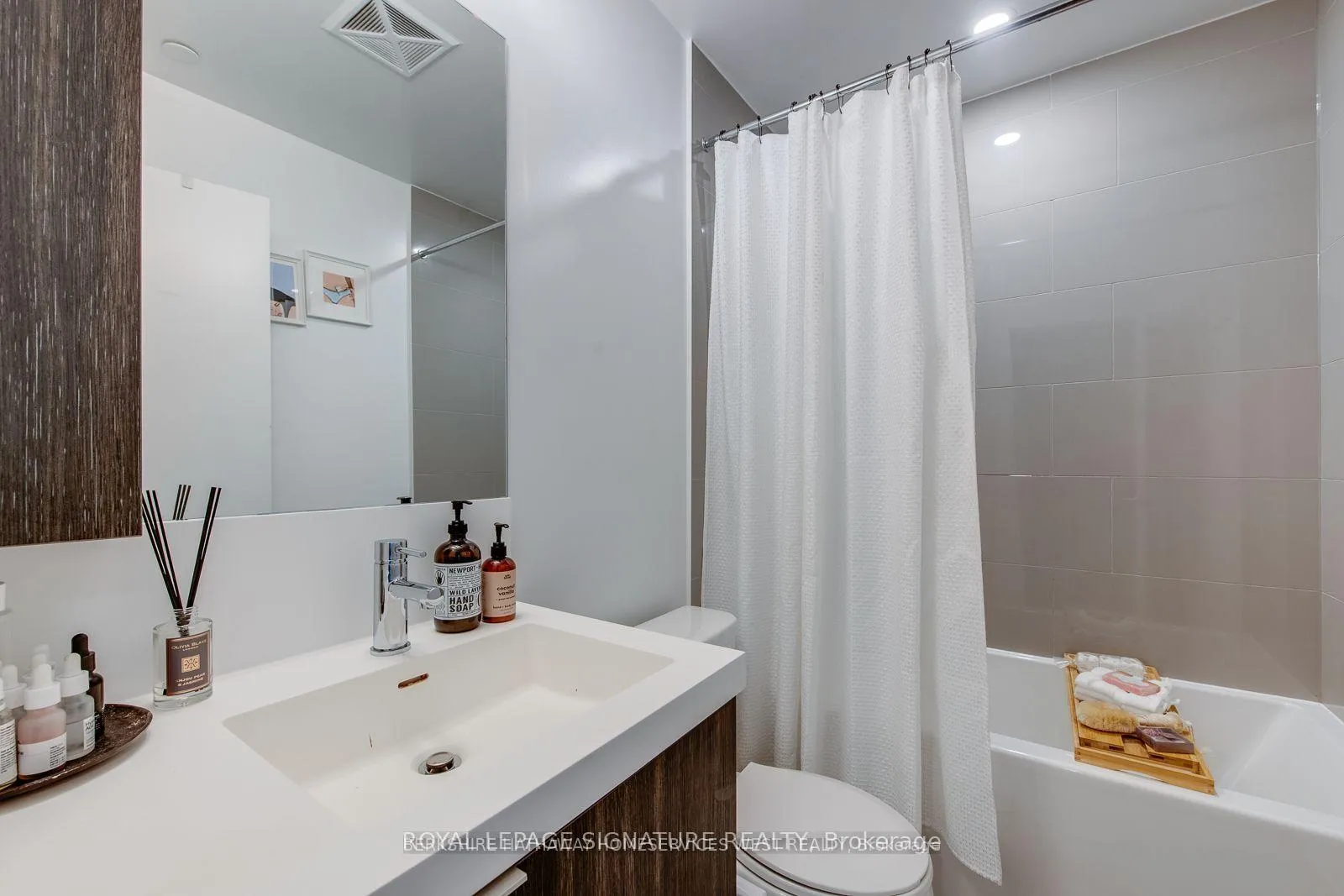Photo 6 of Unit 2712, 225 Sumach Street, Toronto, Regent Park — HOMEH