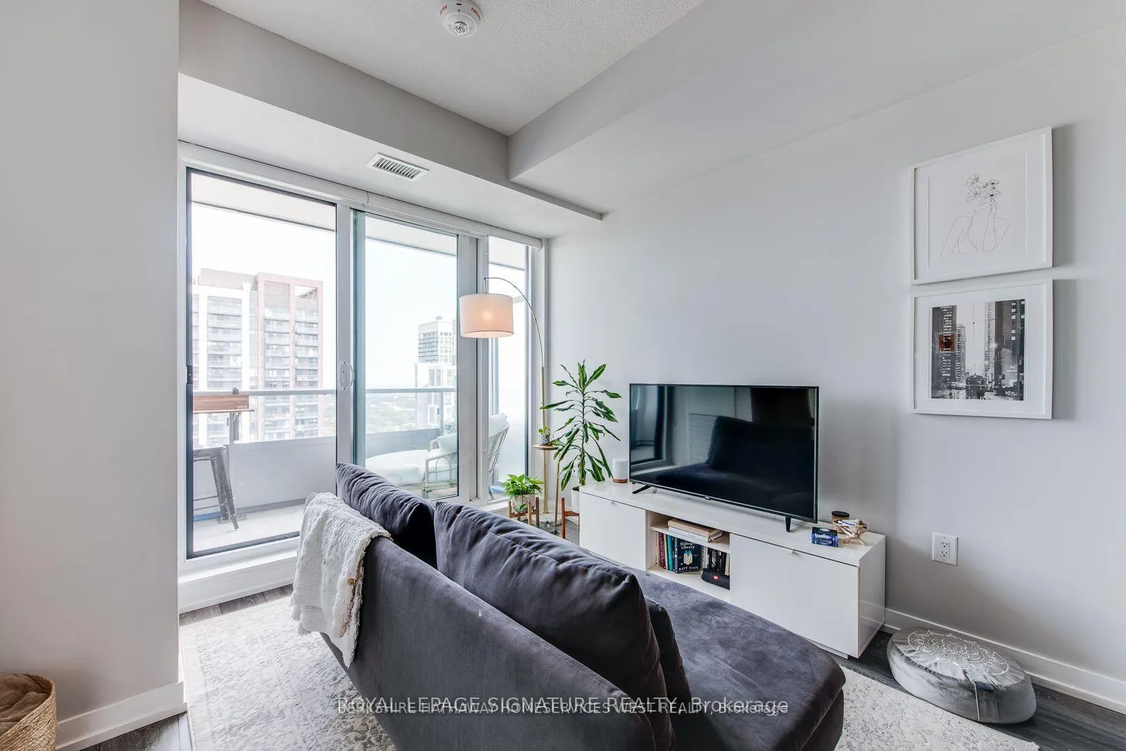 Photo 11 of Unit 2712, 225 Sumach Street, Toronto, Regent Park — HOMEH