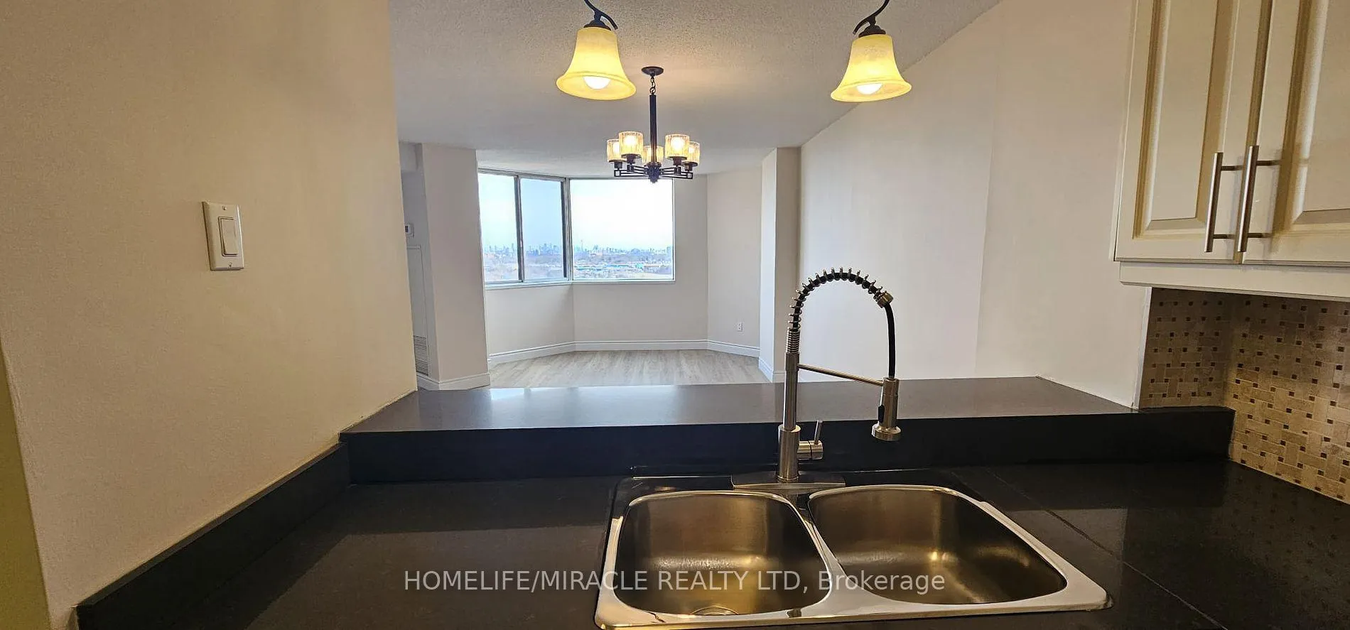 Photo 6 of Unit PH 12, 234 Albion Road, Etobicoke, Elms-Old Rexdale — HOMEH