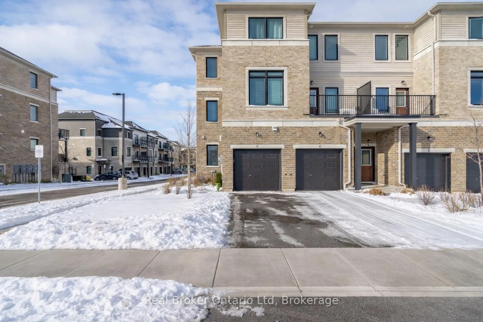 Front of Unit 5, 107 Westra Drive