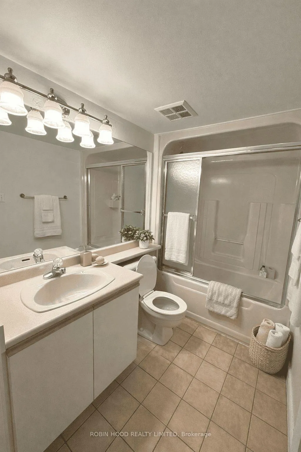 Photo 4 of Unit 803, 105 Victoria Street, Toronto, Church-Yonge Corridor — HOMEH