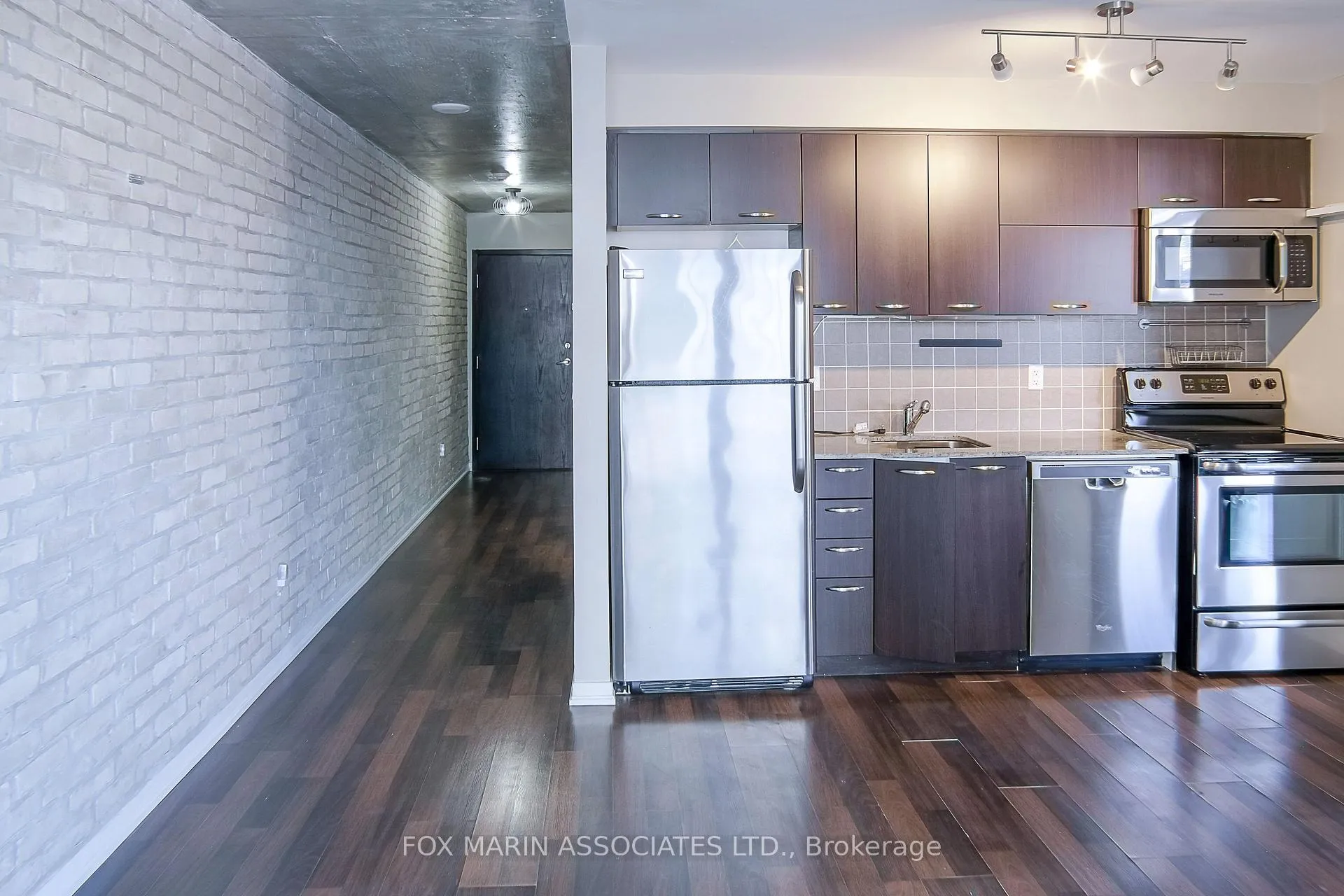Photo 4 of Unit 828, 38 Joe Shuster Way, Toronto, Niagara — HOMEH