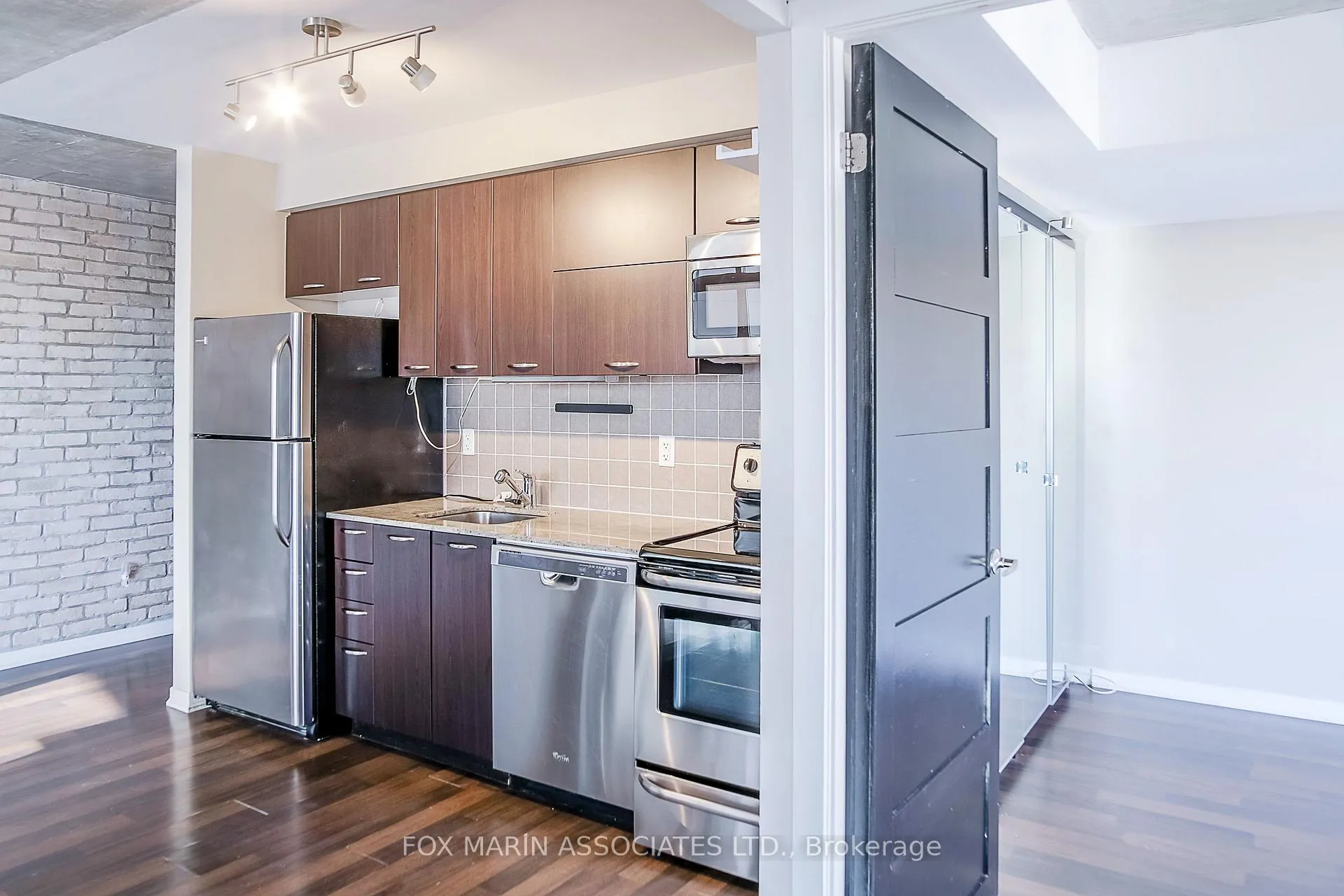 Photo 6 of Unit 828, 38 Joe Shuster Way, Toronto, Niagara — HOMEH