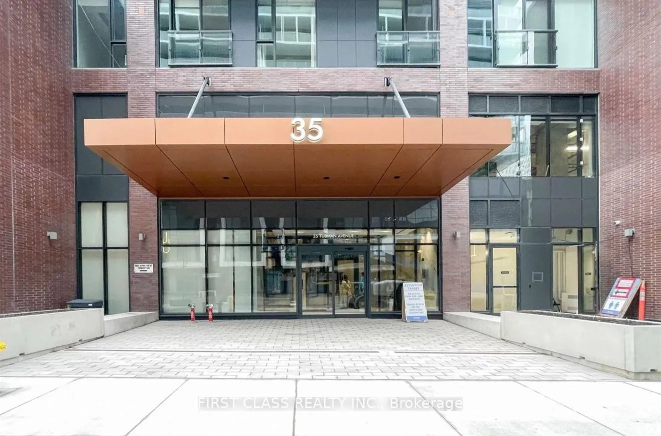 Front of Unit 918, 35 Tubman Avenue