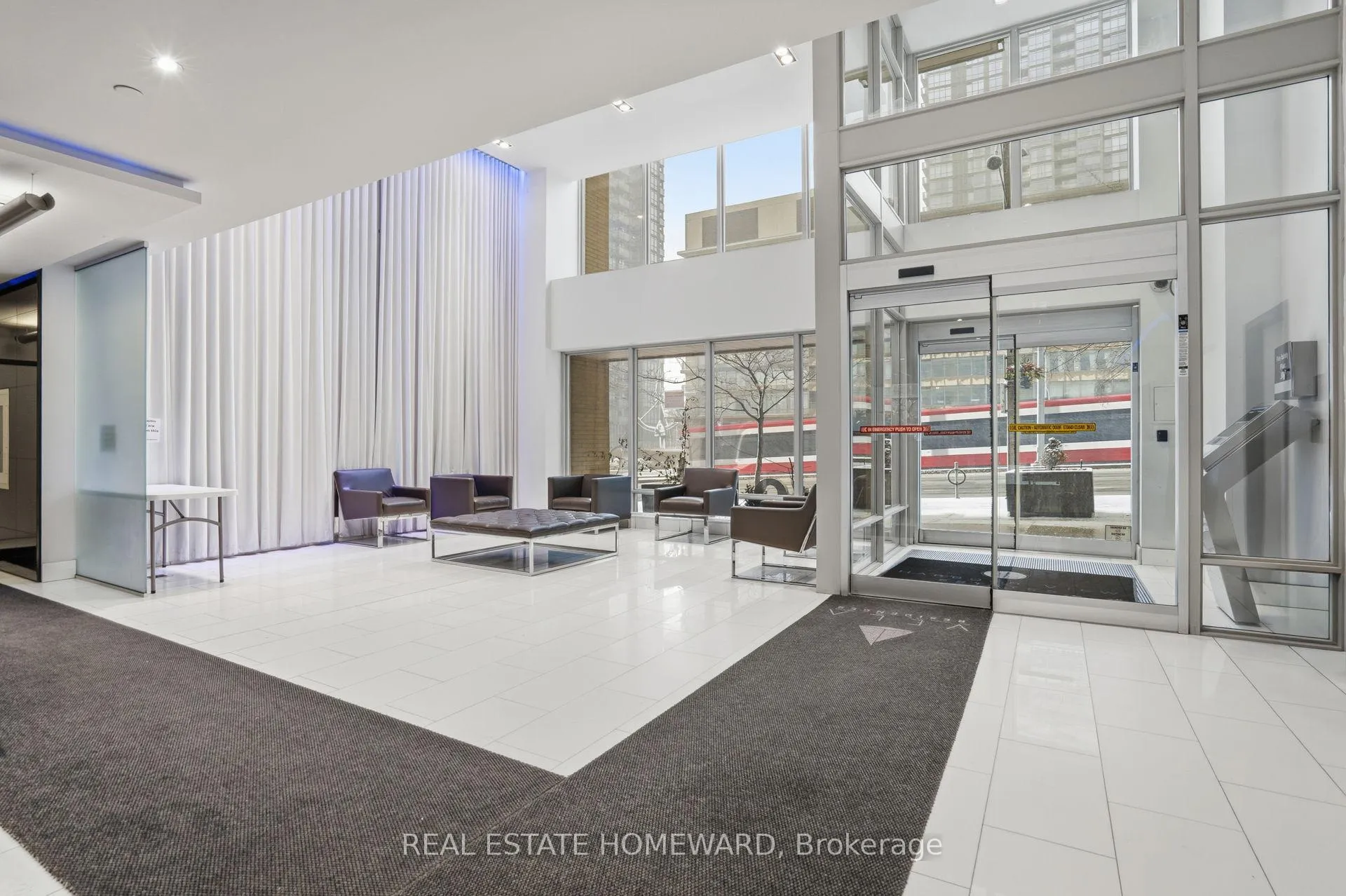 Photo 2 of Unit 708, 9 Spadina Avenue, Toronto, Waterfront Communities — HOMEH