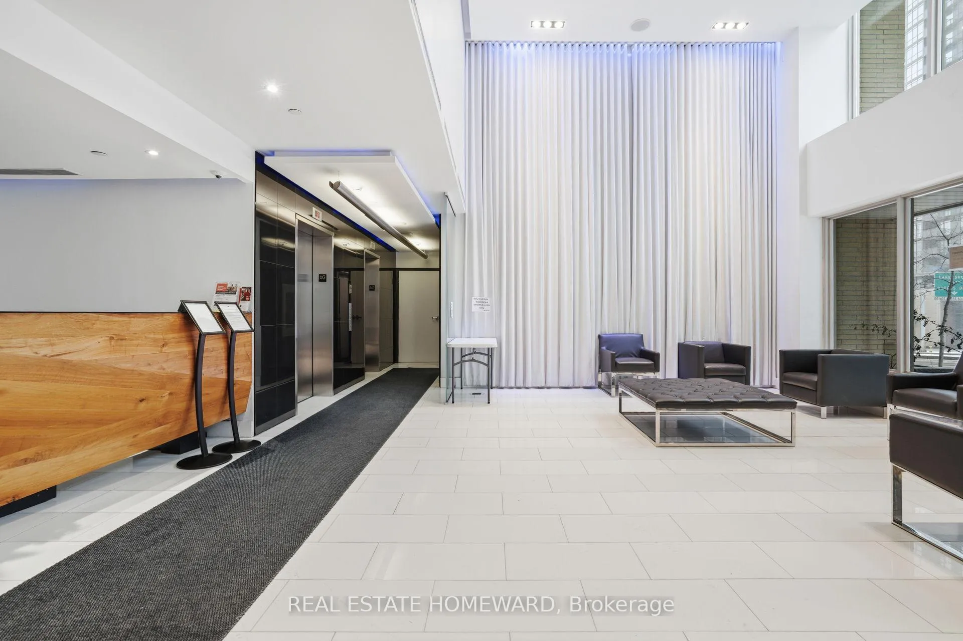 Photo 4 of Unit 708, 9 Spadina Avenue, Toronto, Waterfront Communities — HOMEH
