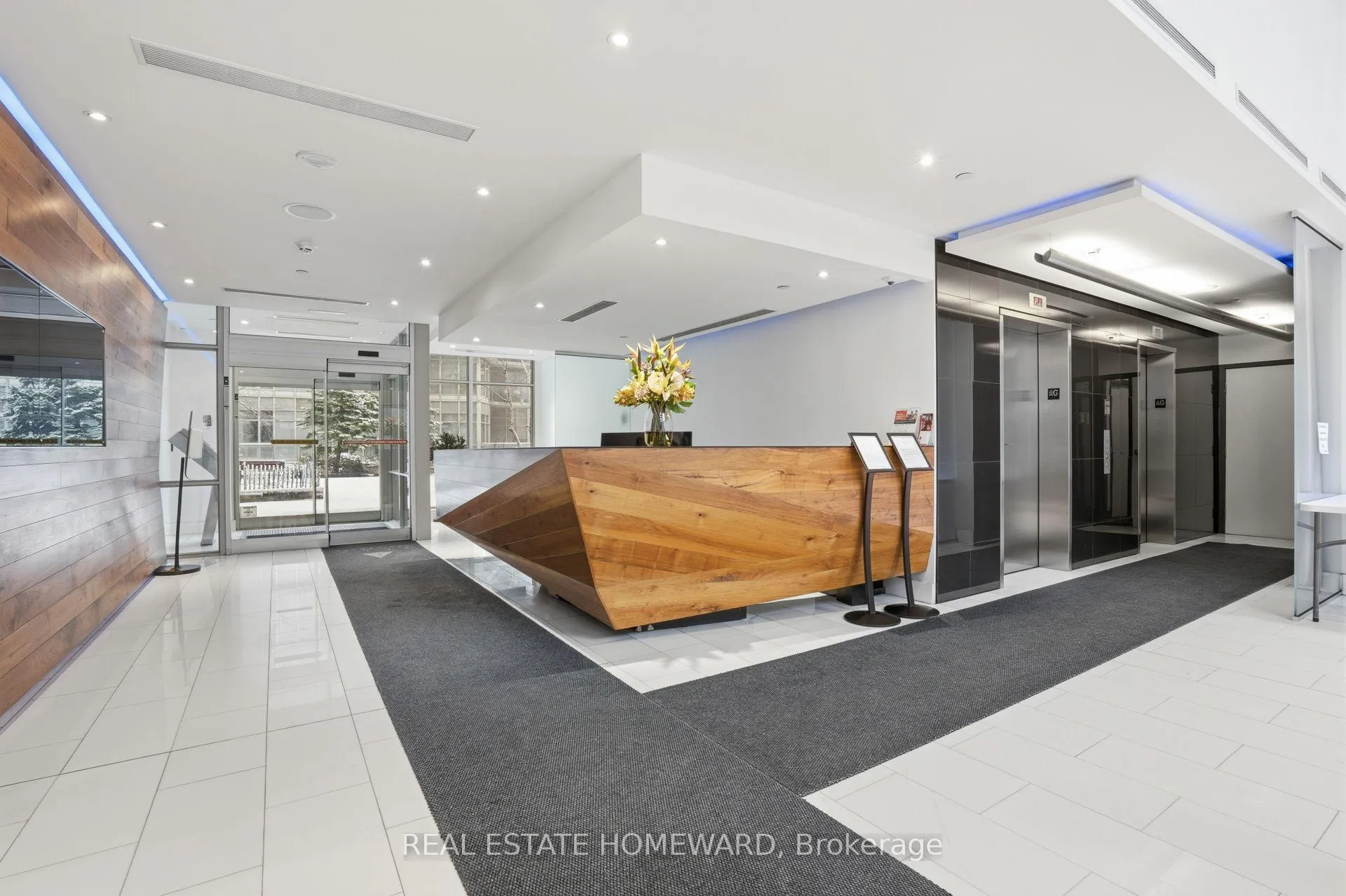 Photo 5 of Unit 708, 9 Spadina Avenue, Toronto, Waterfront Communities — HOMEH