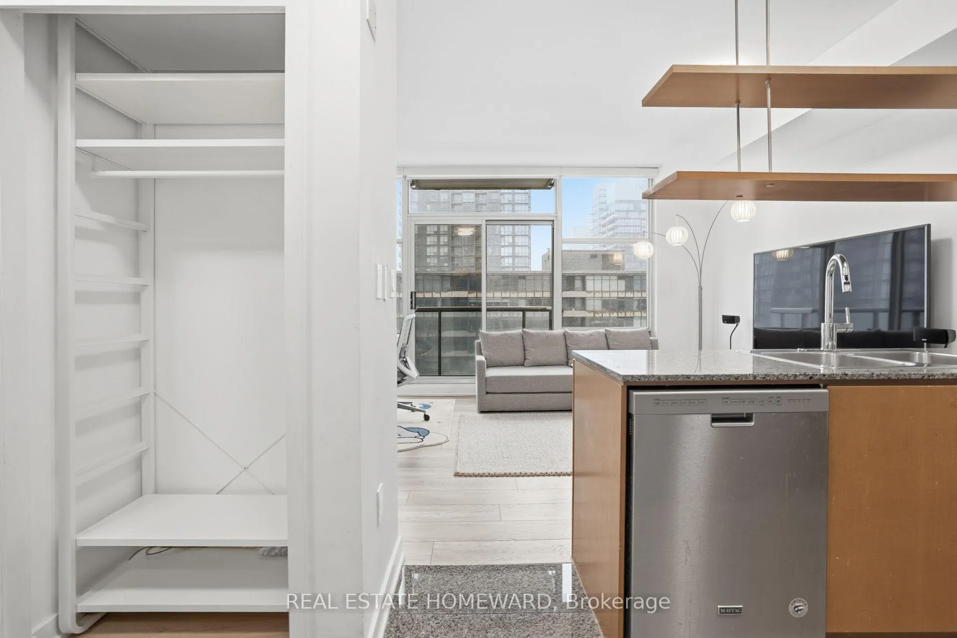 Photo 10 of Unit 708, 9 Spadina Avenue, Toronto, Waterfront Communities — HOMEH