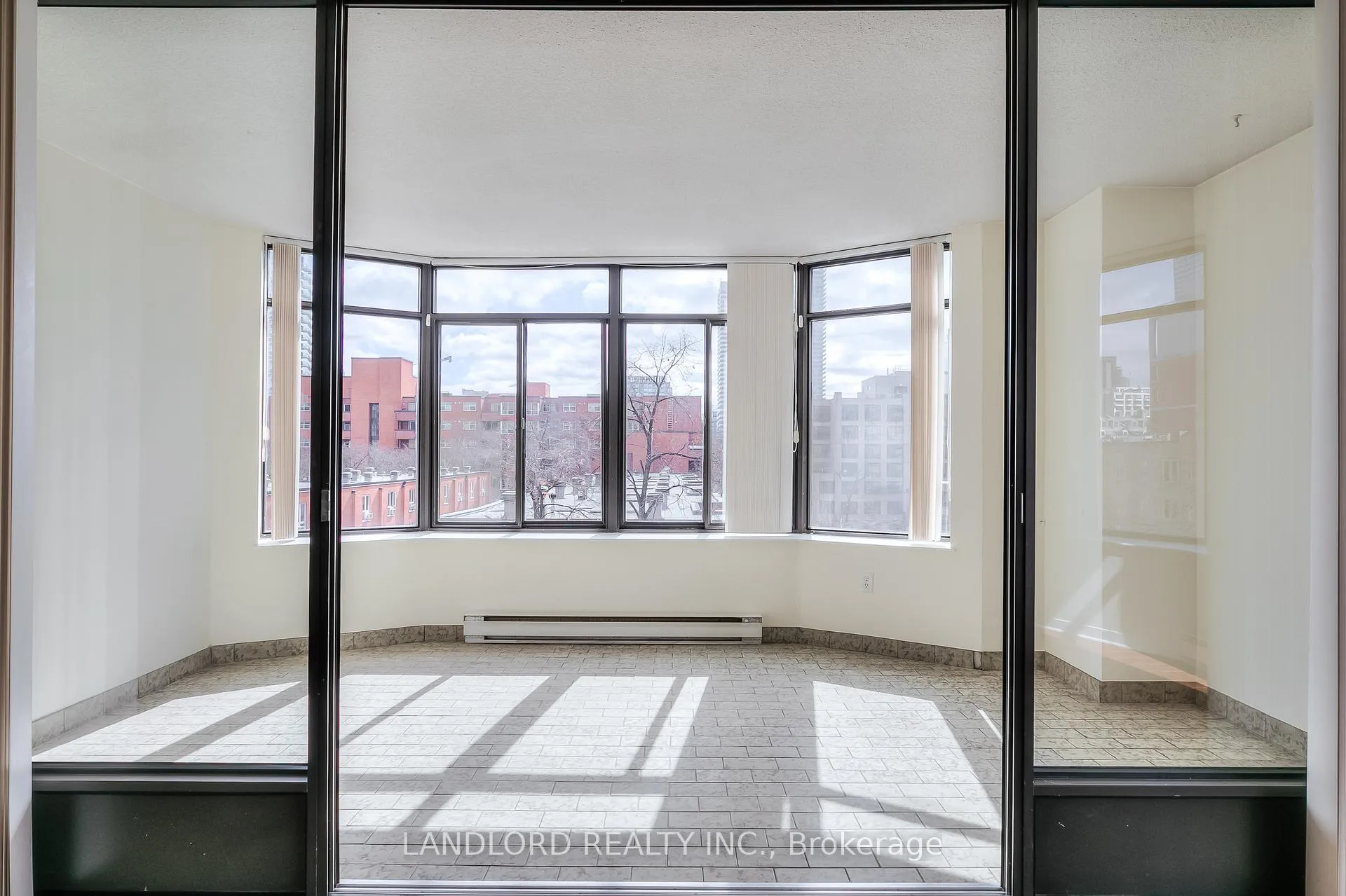 Photo 8 of Unit 405, 135 George Street S, Toronto, Waterfront Communities — HOMEH