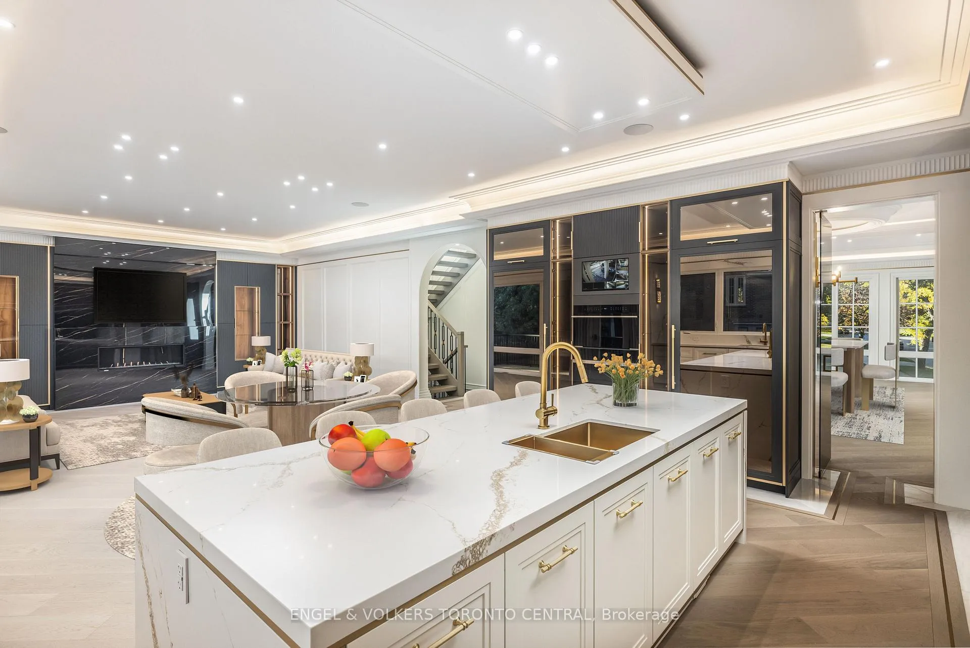 Photo 10 of 47 Danville Drive, North York, St. Andrew-Windfields — HOMEH